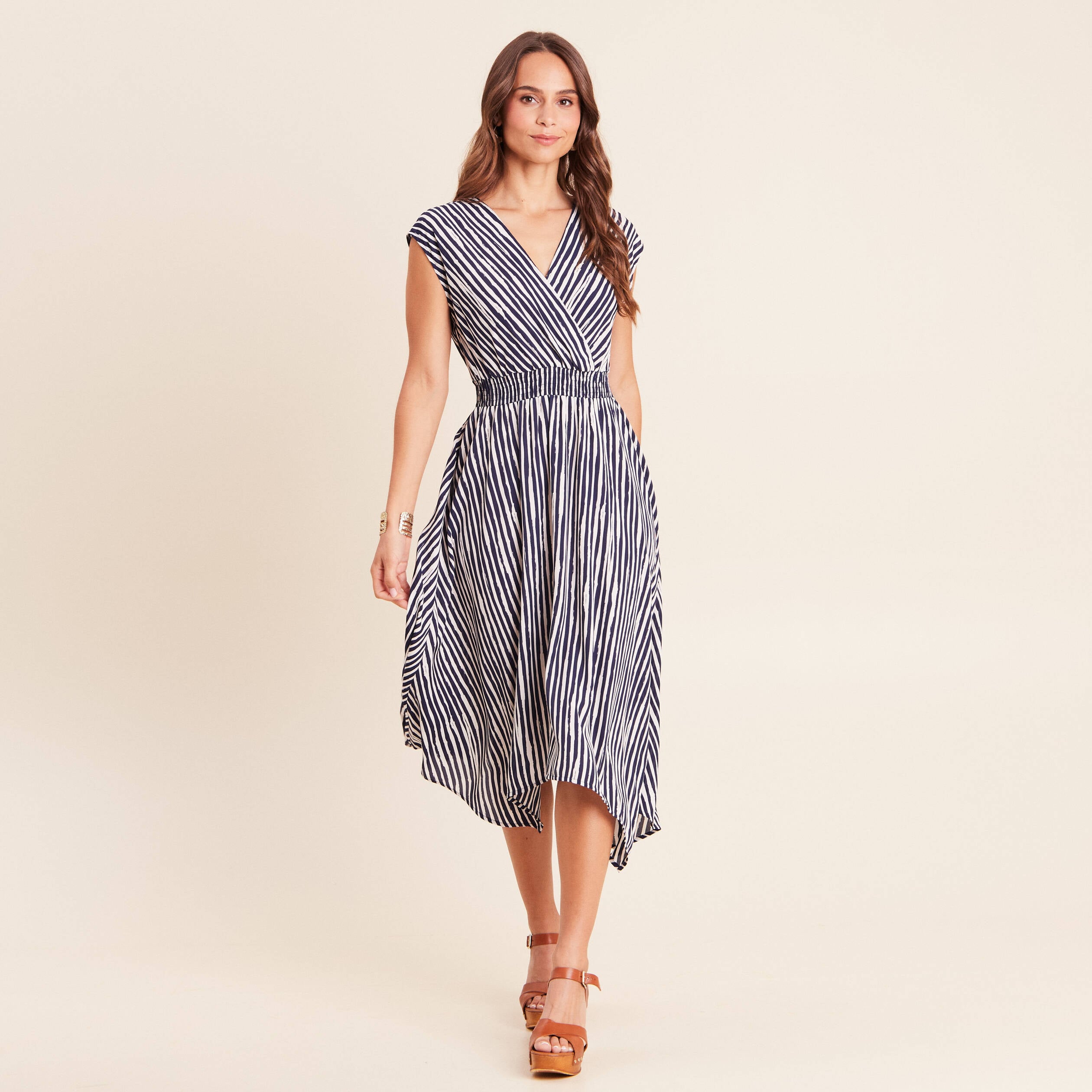 Robe &eacute;vas&eacute;e 3/4 sans manches col v blanc femme