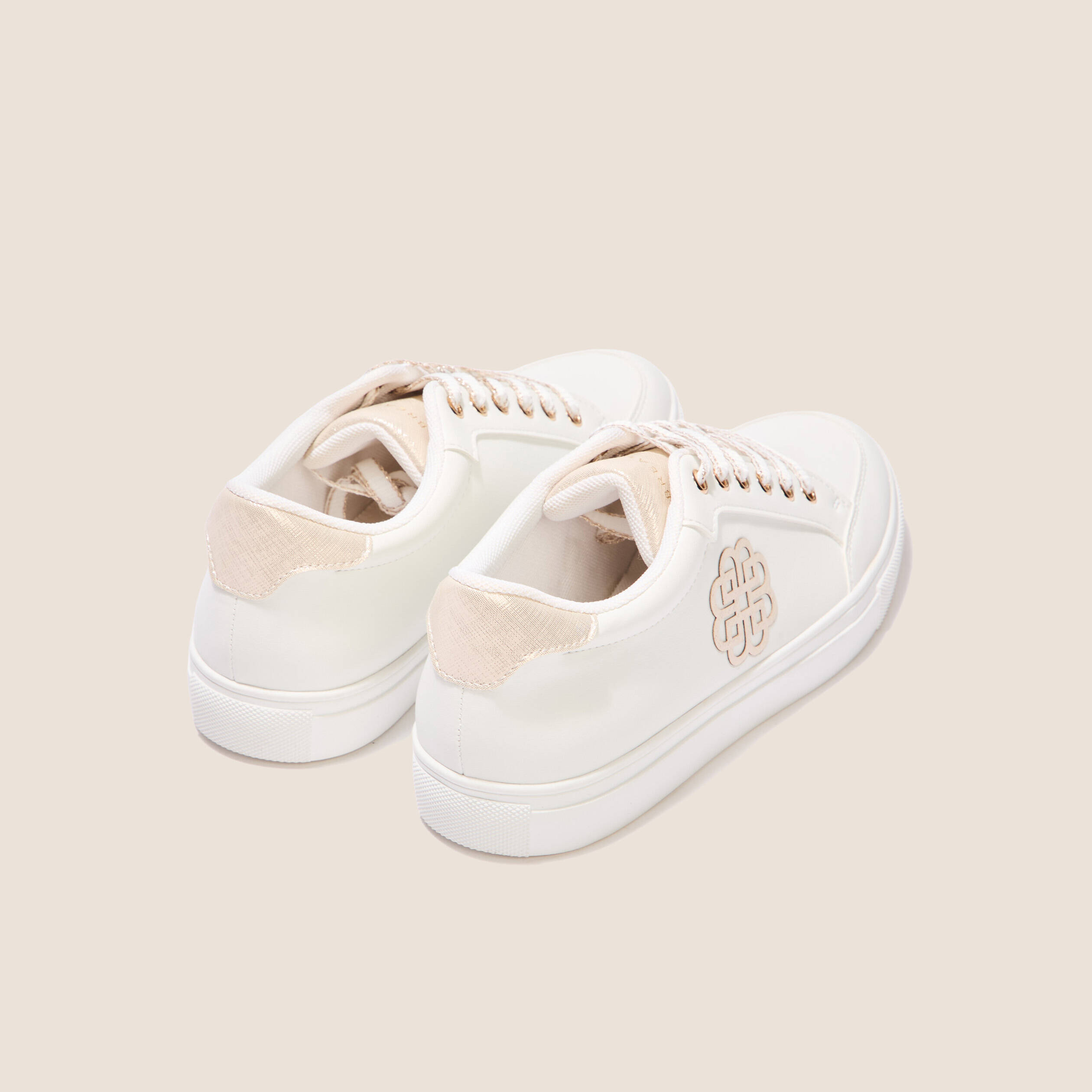 baskets plates a lacets blanc femme Baskets plates à lacets blanc femme