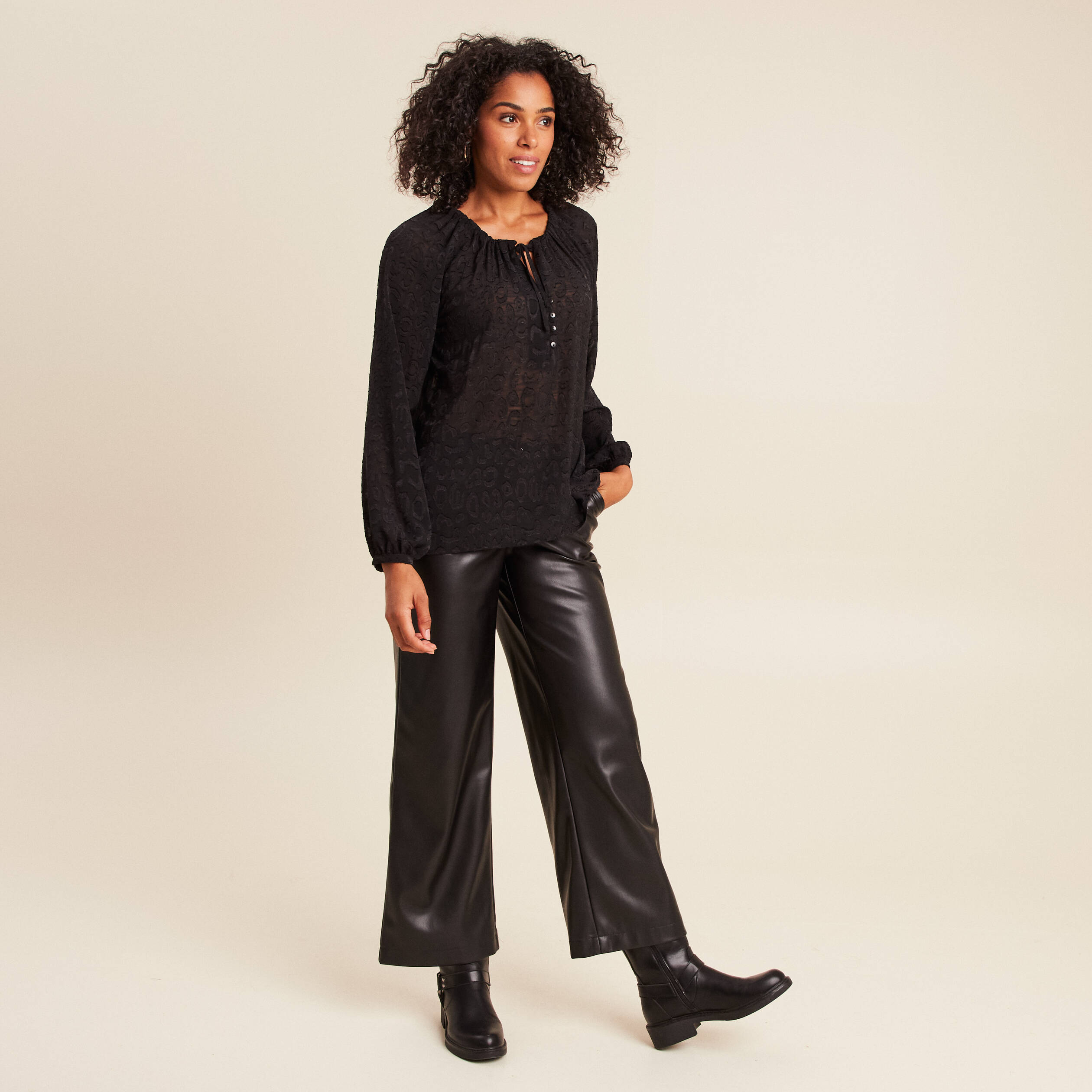 Blouse fluide col v manches longues noir femme