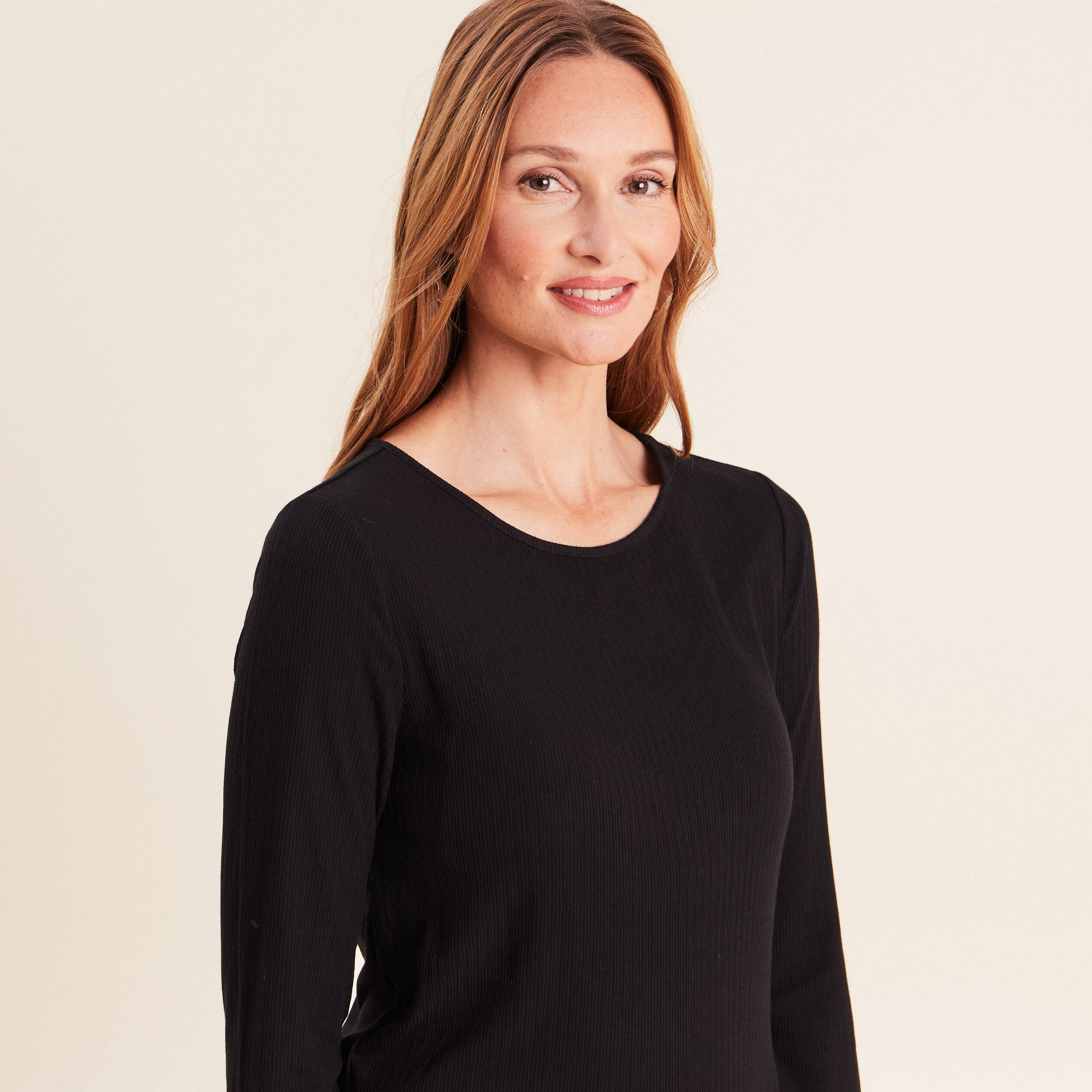 T-shirt ajust&eacute; col rond manches longues noir femme