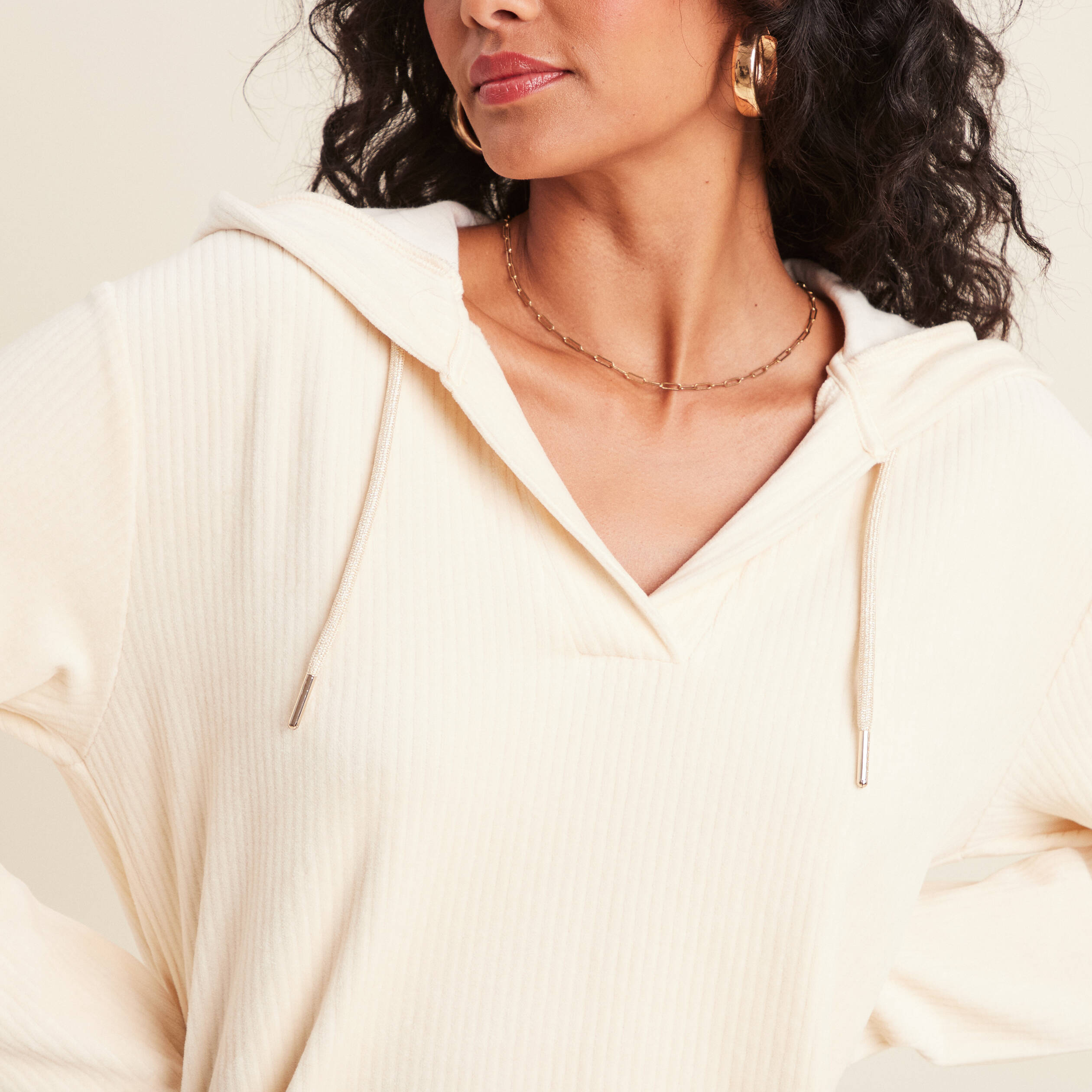 Sweat velours à capuche ivoire femme