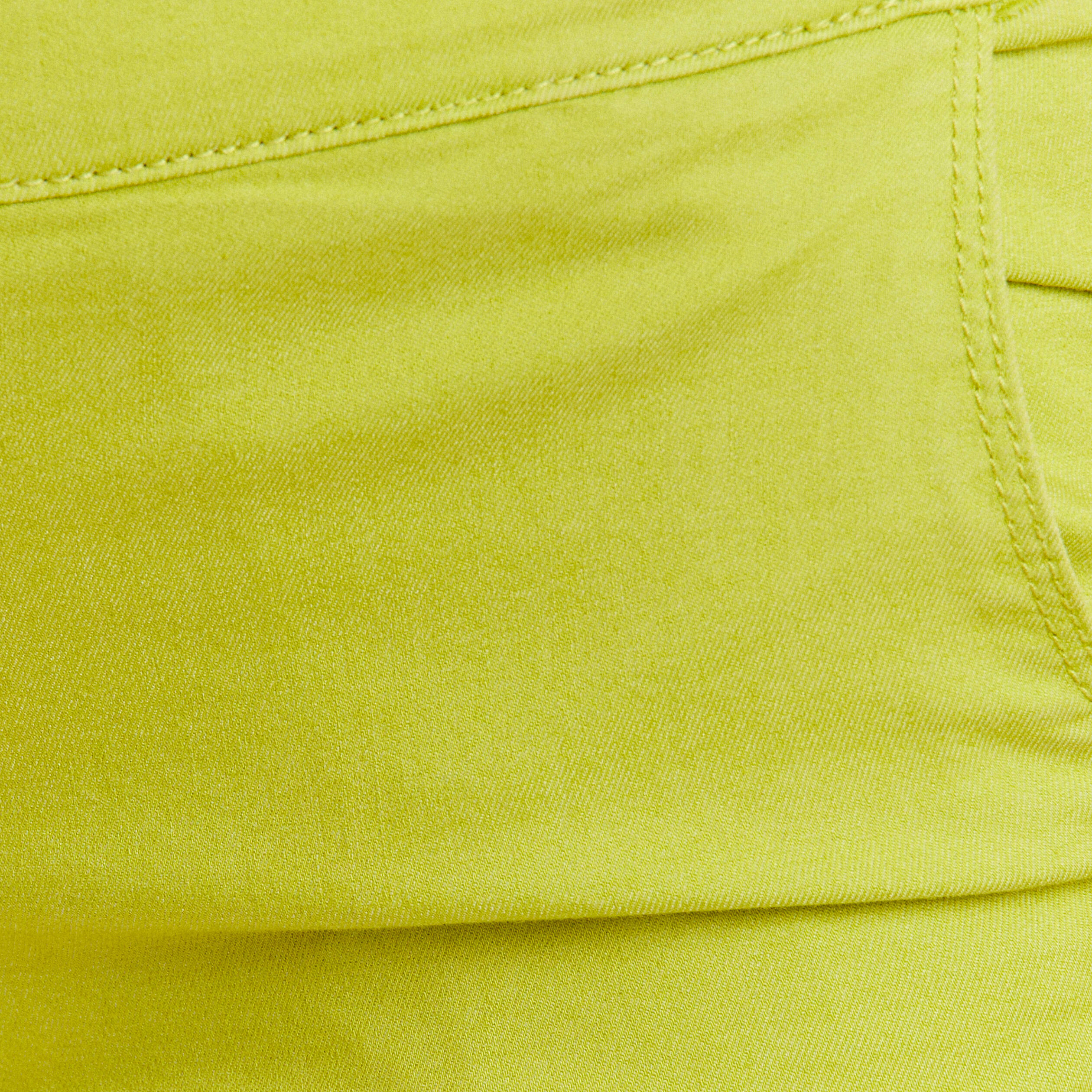 Pantacourt ajust&eacute; taille haute vert anis femme