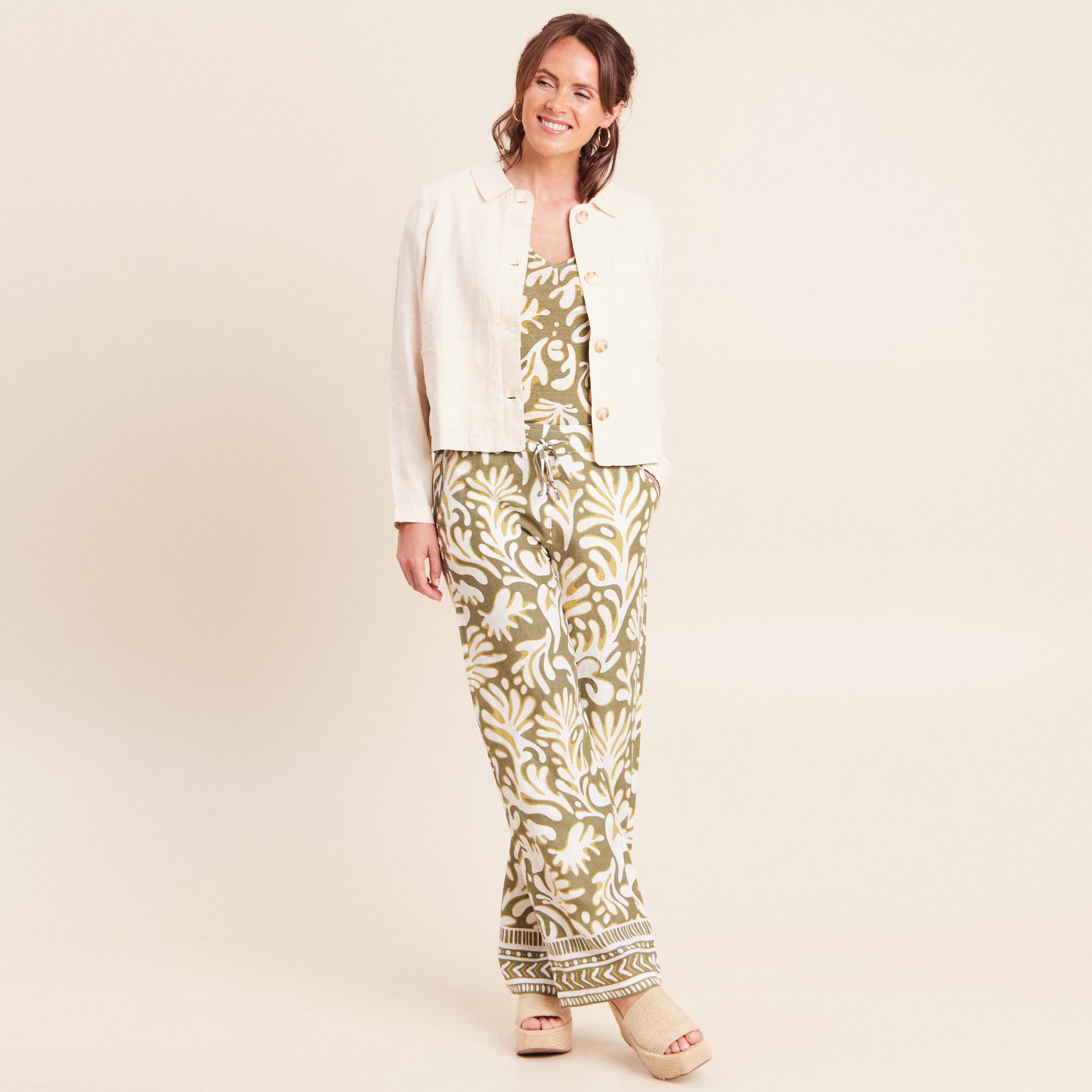 Veste courte droite manches longues beige femme