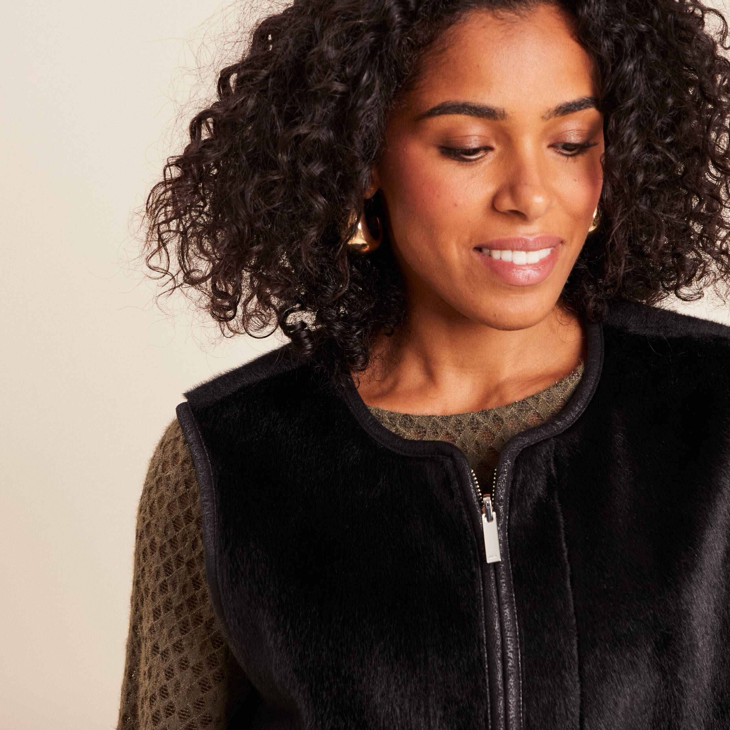 Veste sans manches sans col marron fonc&eacute; noir femme