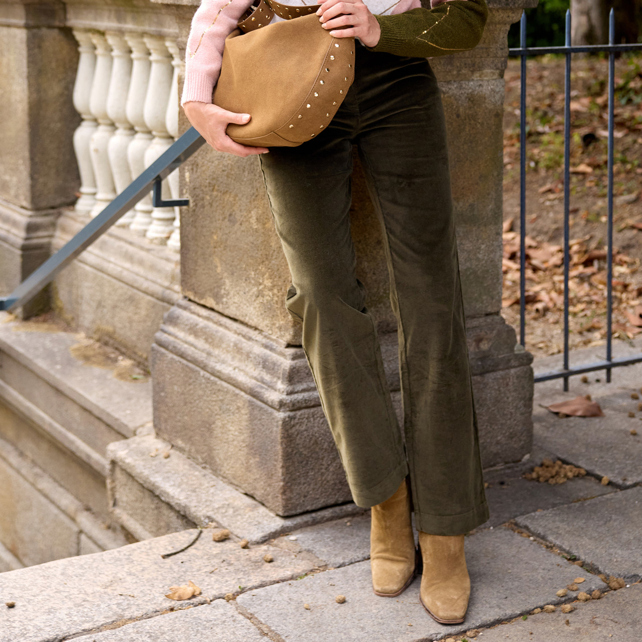 Pantalon taille haute en velours vert kaki femme