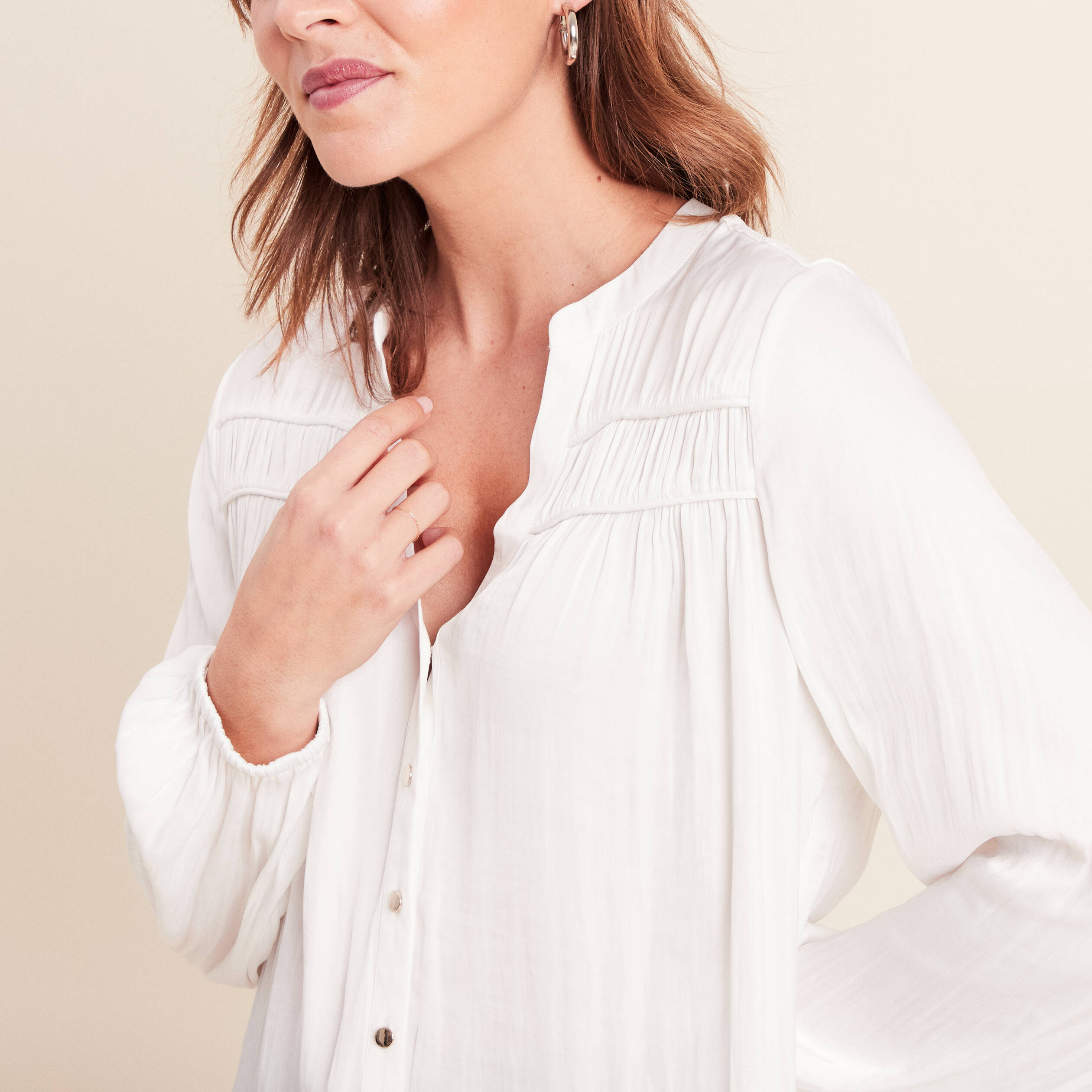 Blouse satin&eacute;e manches longues ecru femme