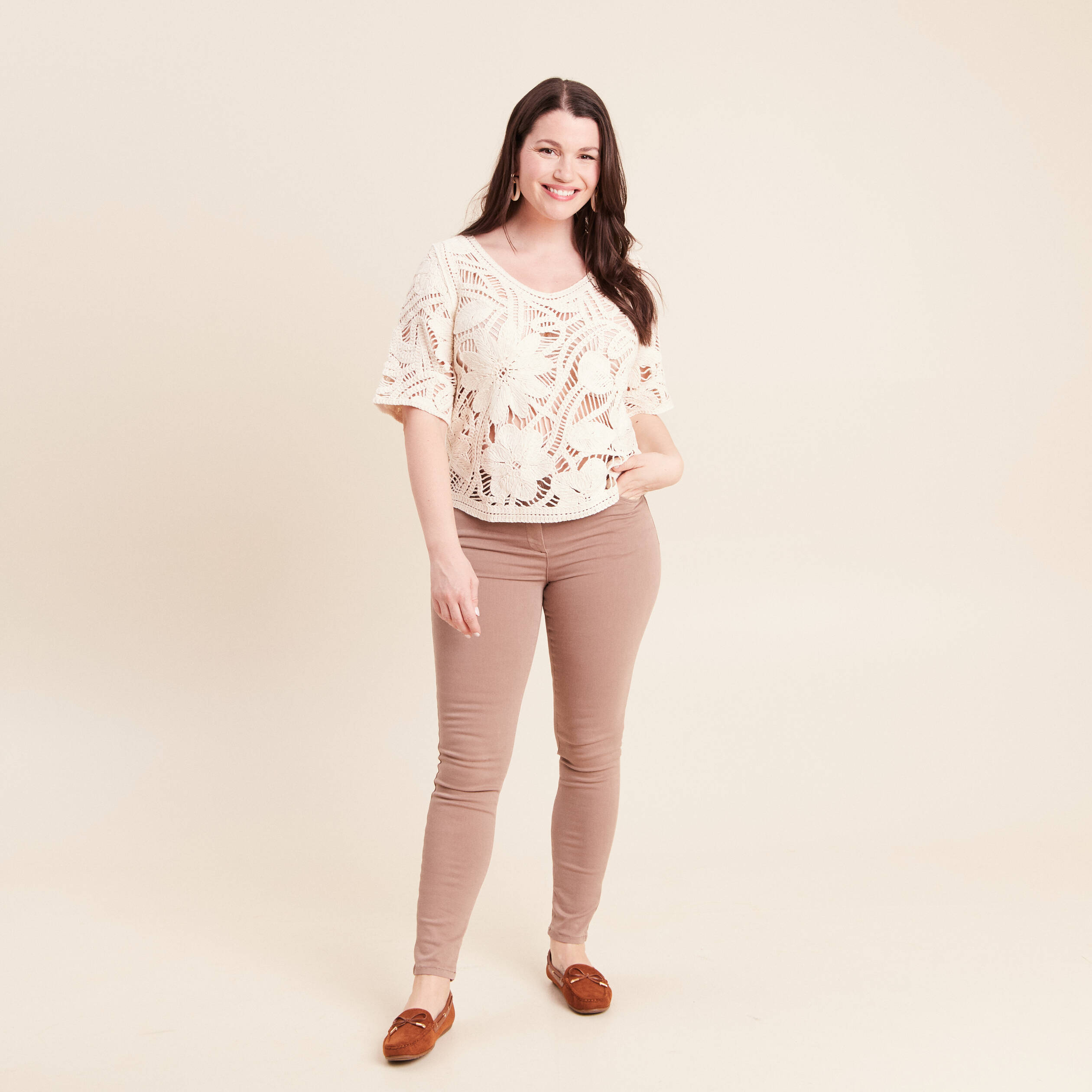 Pull col v manches courtes dentelle ecru femme