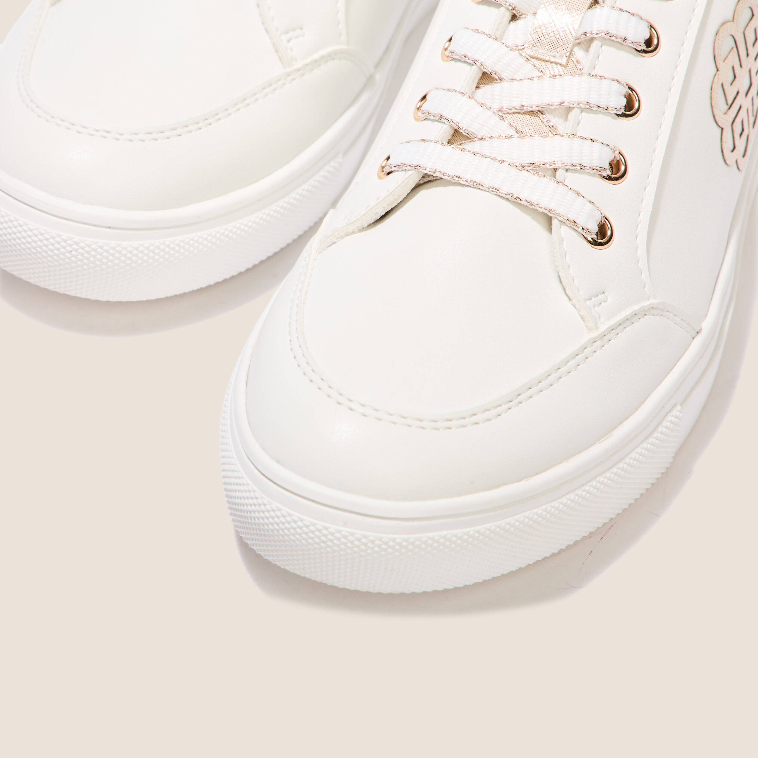 baskets plates a lacets blanc femme Baskets plates à lacets blanc femme