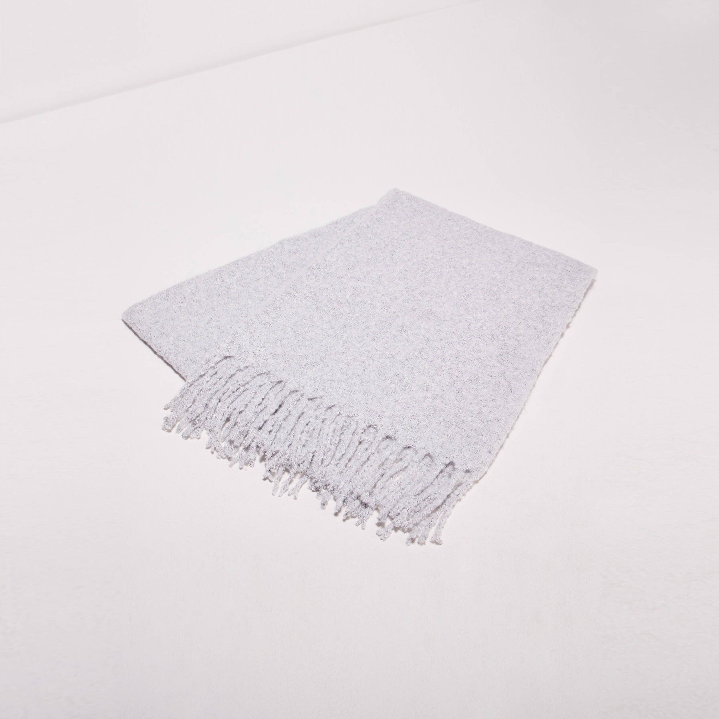 echarpe a franges gris clair femme Écharpe à franges gris clair femme