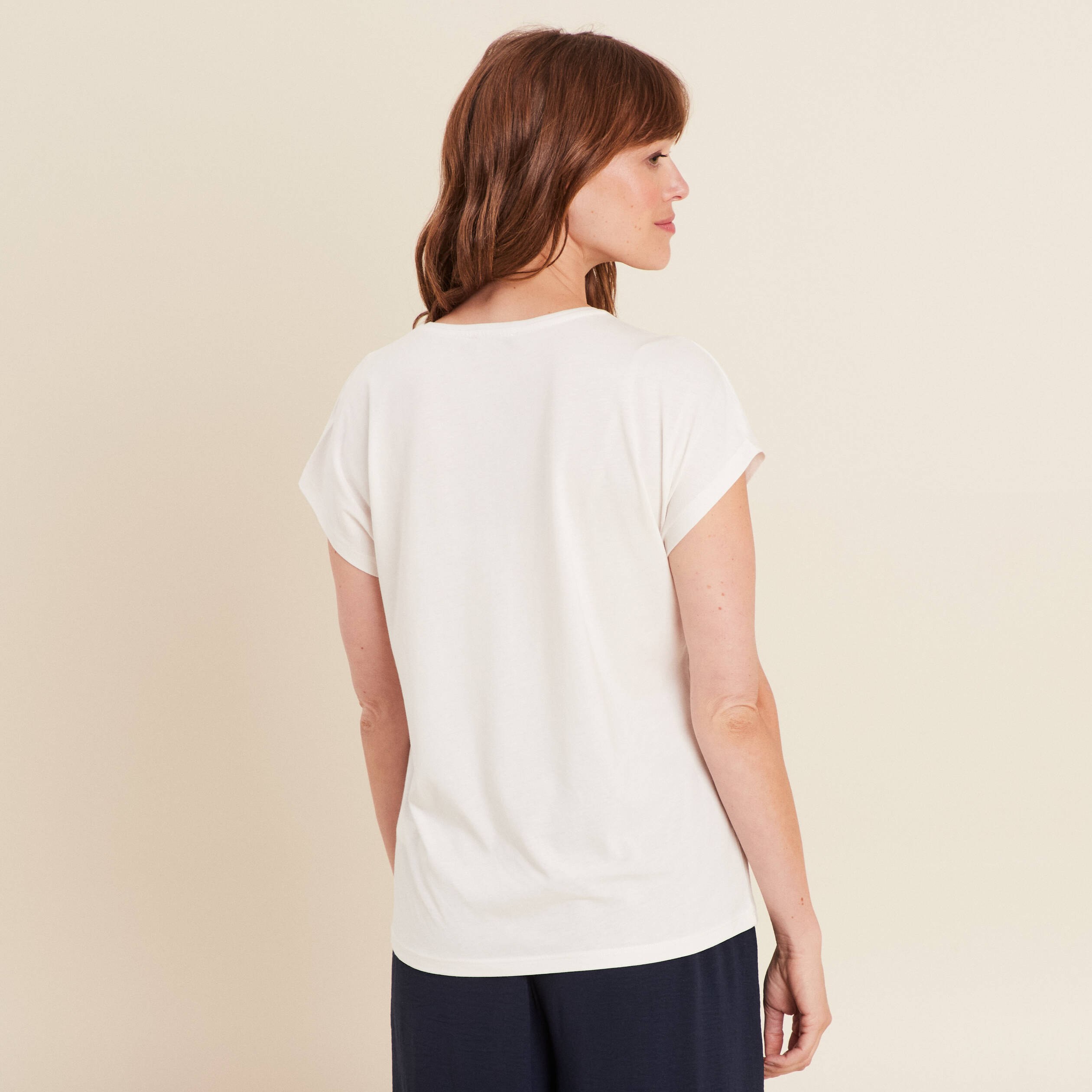 t shirt col v manches courtes ecru femme T-shirt col V manches courtes ecru femme