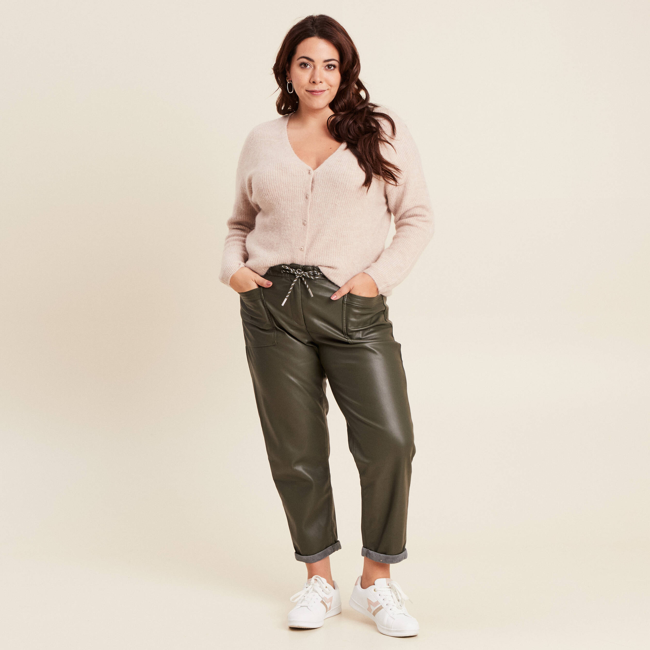 pantalon paperbag simili cuir vert kaki femme Pantalon paperbag simili cuir vert kaki femme