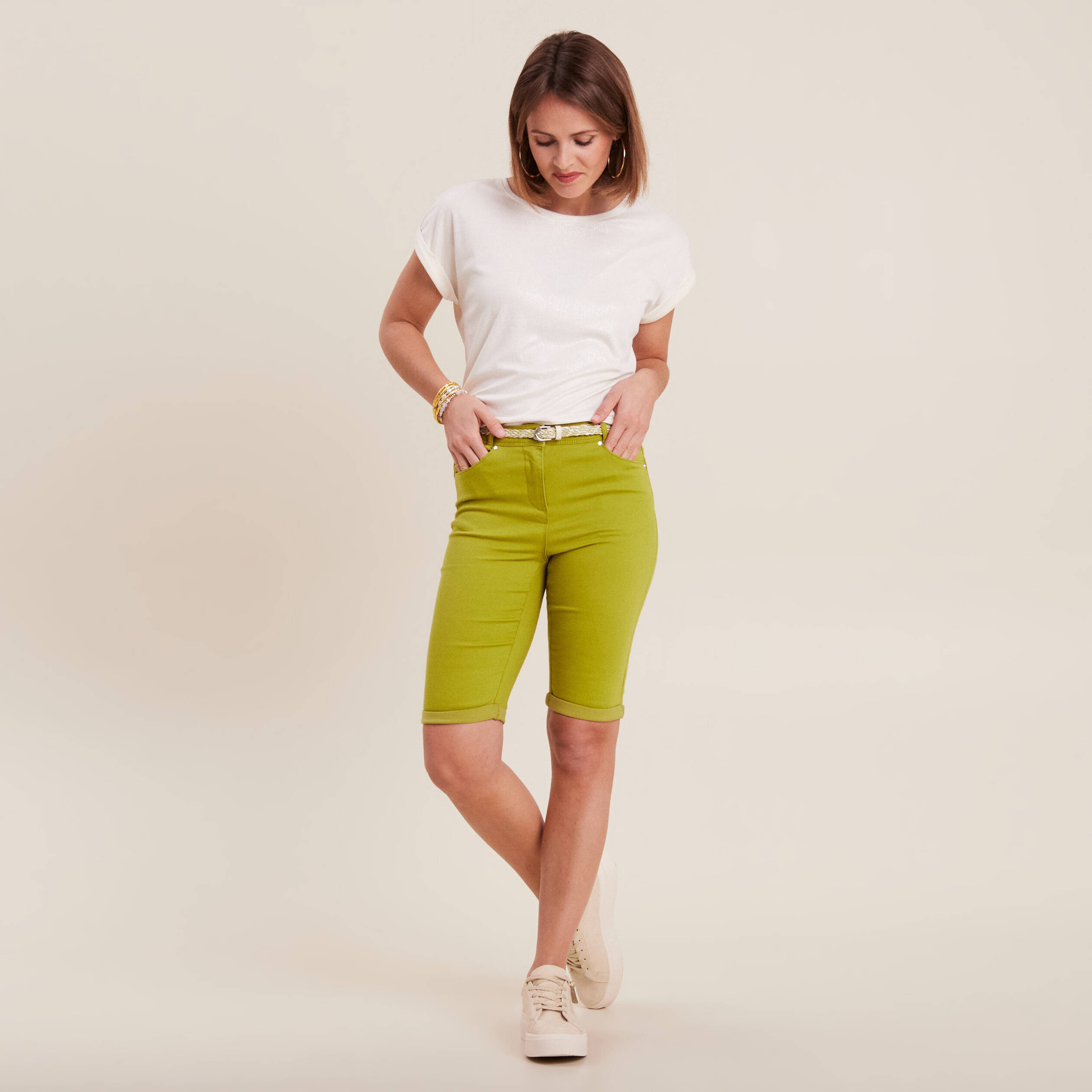 Bermuda ajusté ceinturé vert olive femme