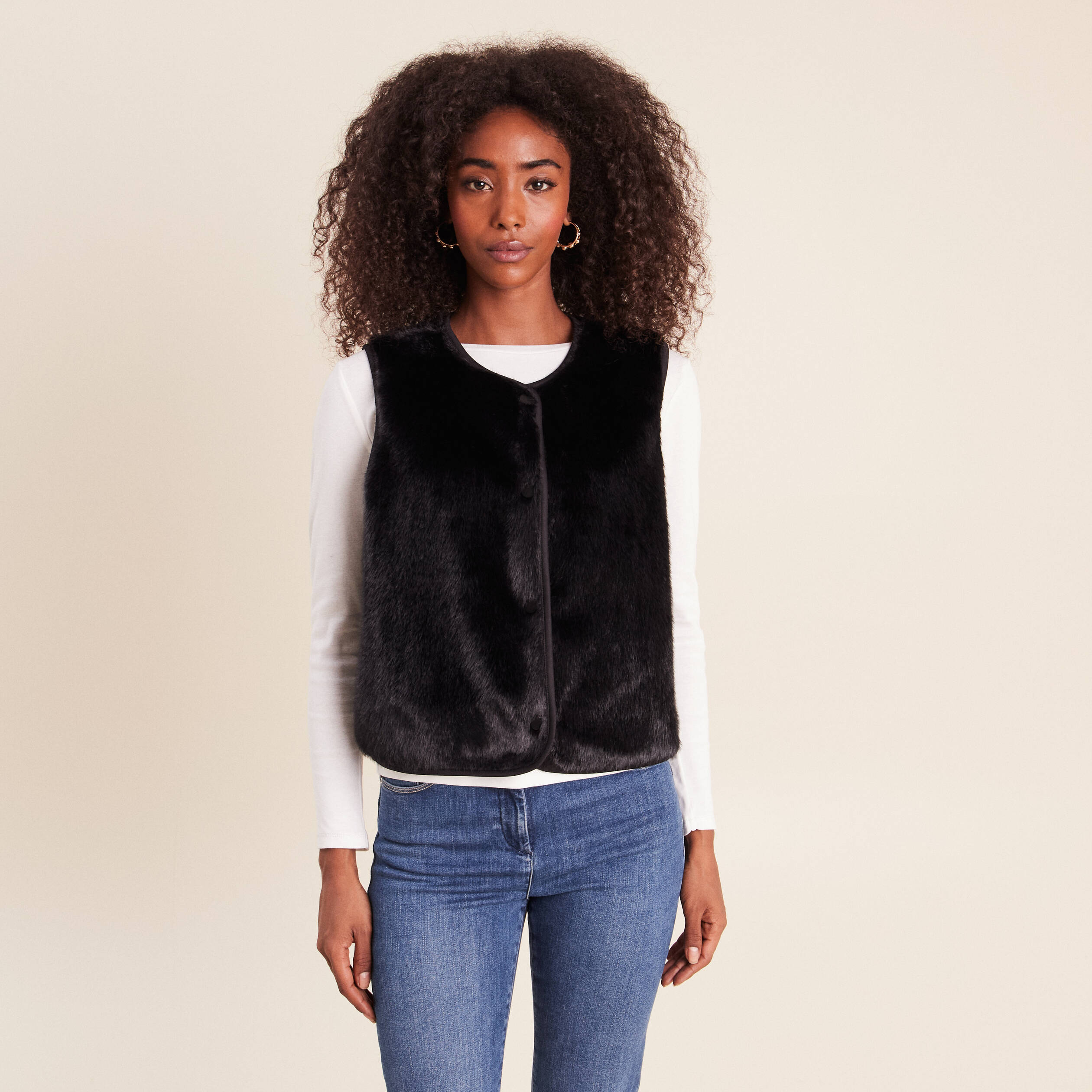 Gilet droit sans manches fausse fourrure noir femme