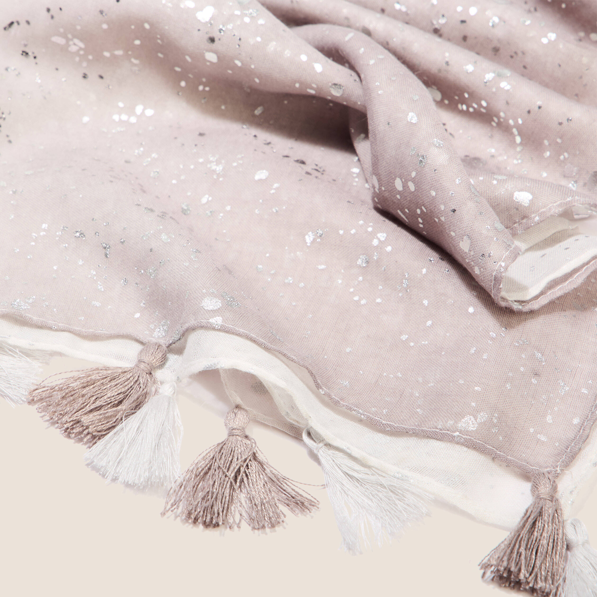 Foulard à pampilles gris argent femme