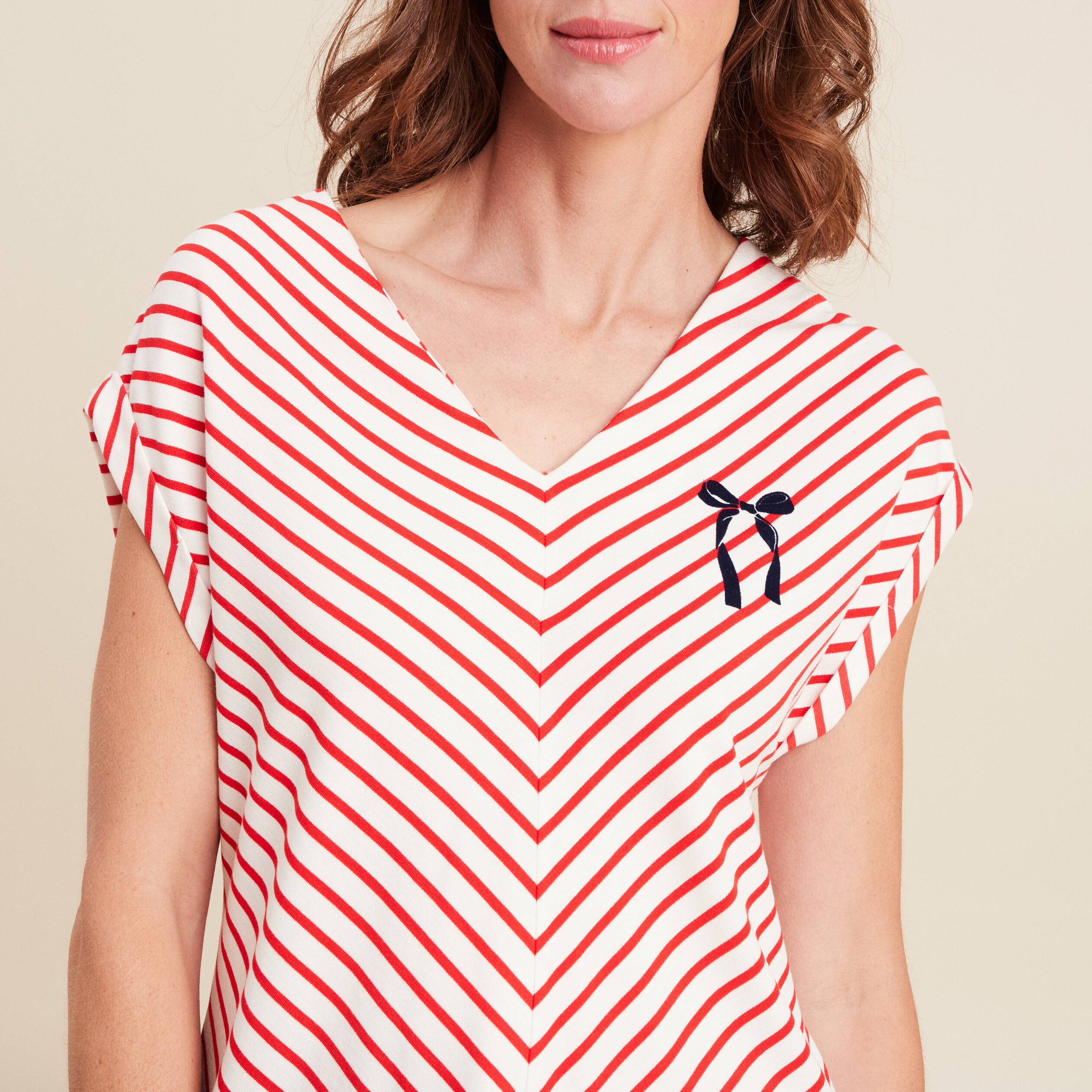 t shirt manches courtes brode rouge femme T-shirt manches courtes brodé rouge femme