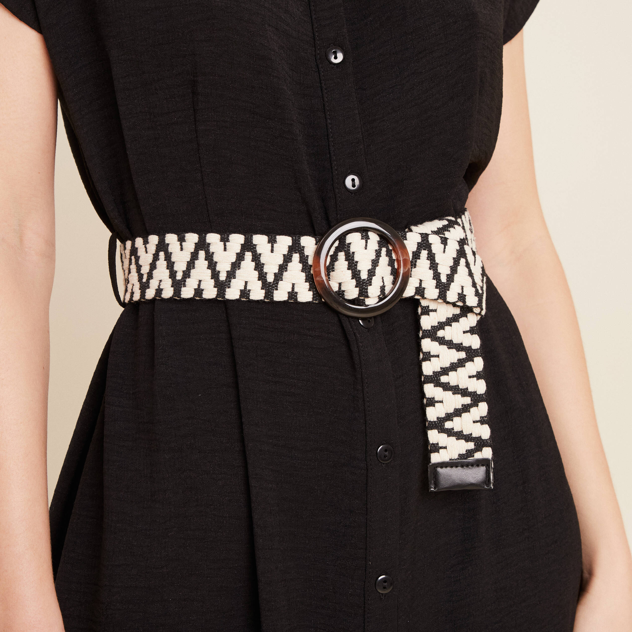Robe chemise droite ceinturée noir femme