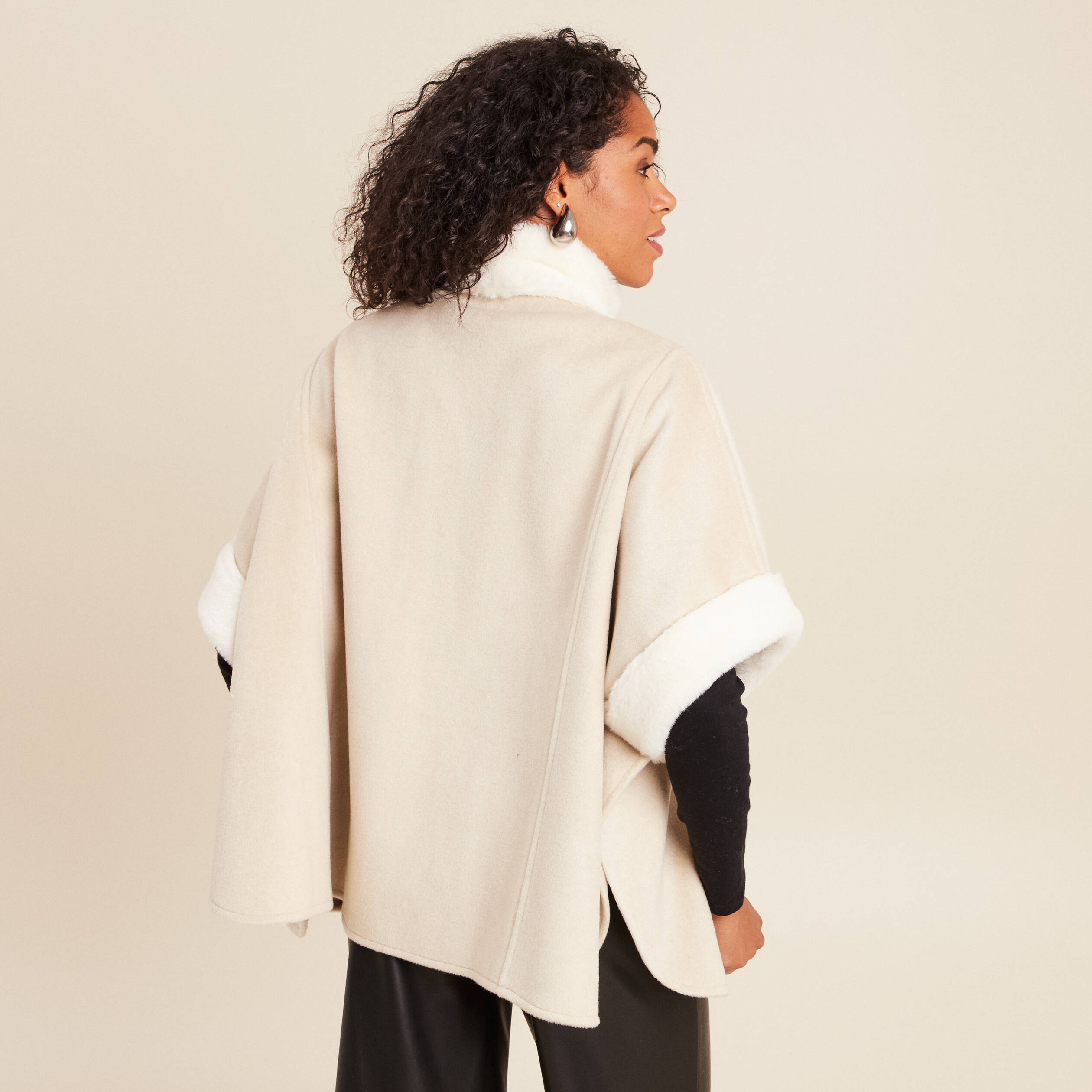 Poncho Foulard à Motif Sombre Pour Femme – Réversible, 141x85 Cm, Polyvalent, Cape Chal Confortable