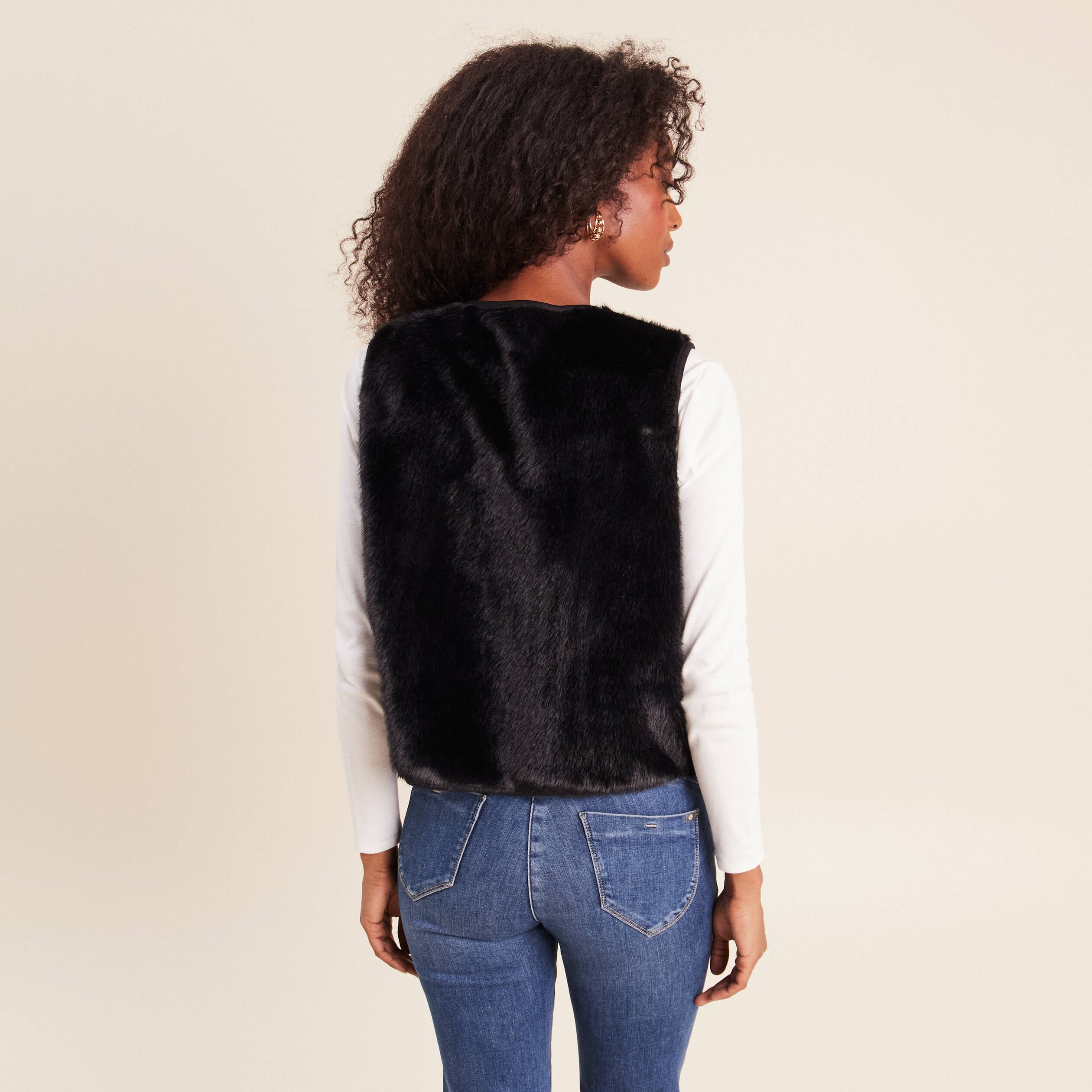 Gilet droit sans manches fausse fourrure noir femme