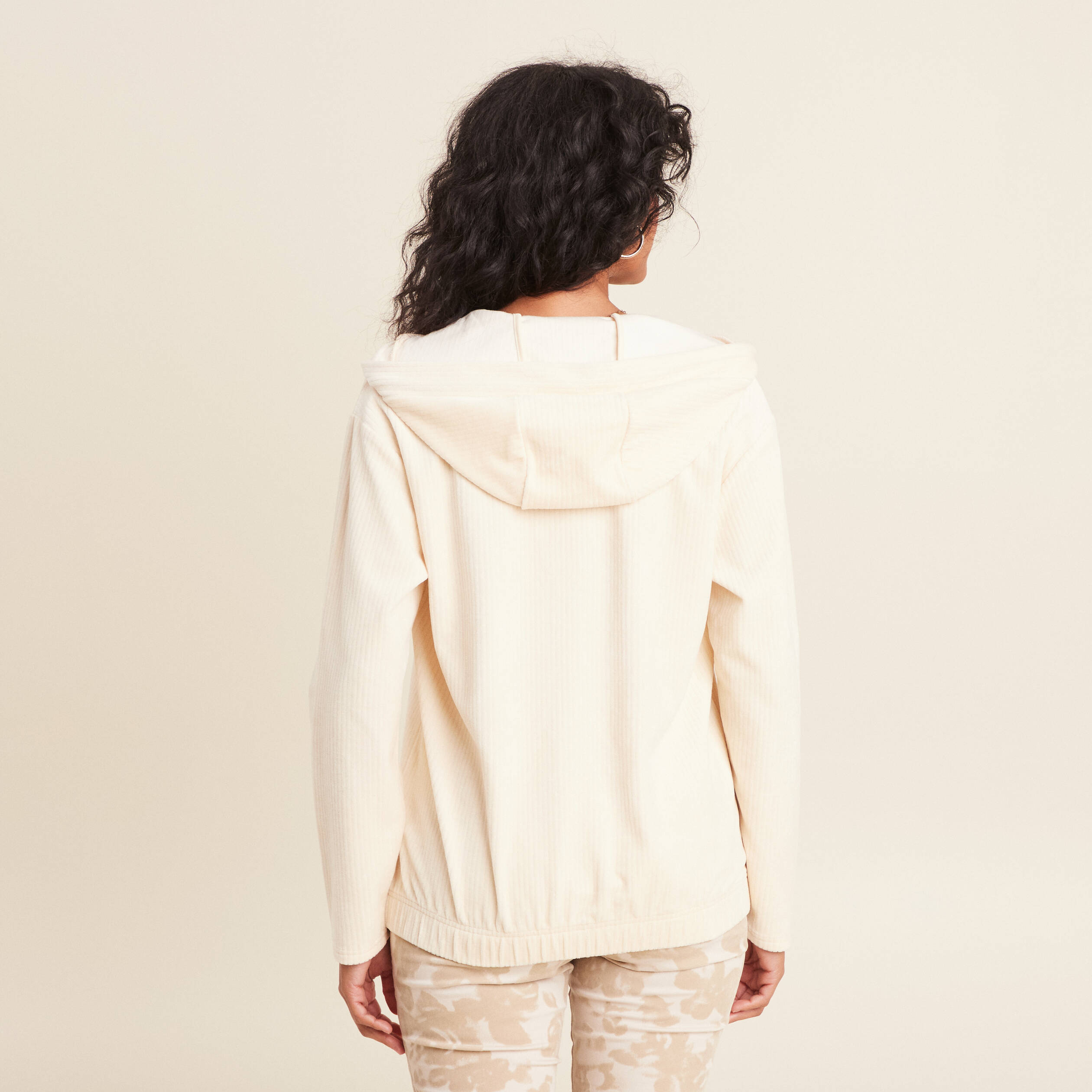 Sweat velours à capuche ivoire femme