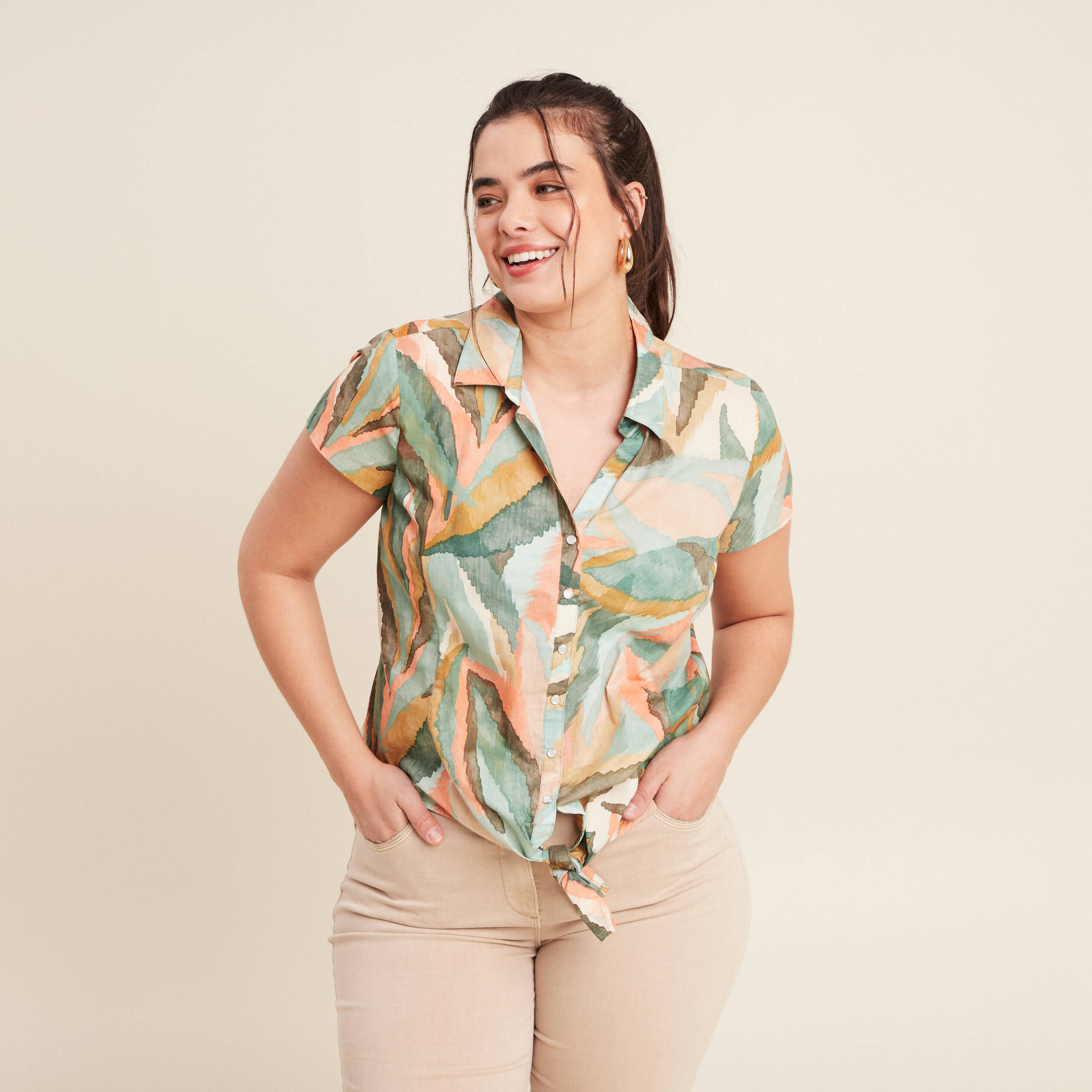 Chemise manches courtes nou&eacute;e multicolore femme