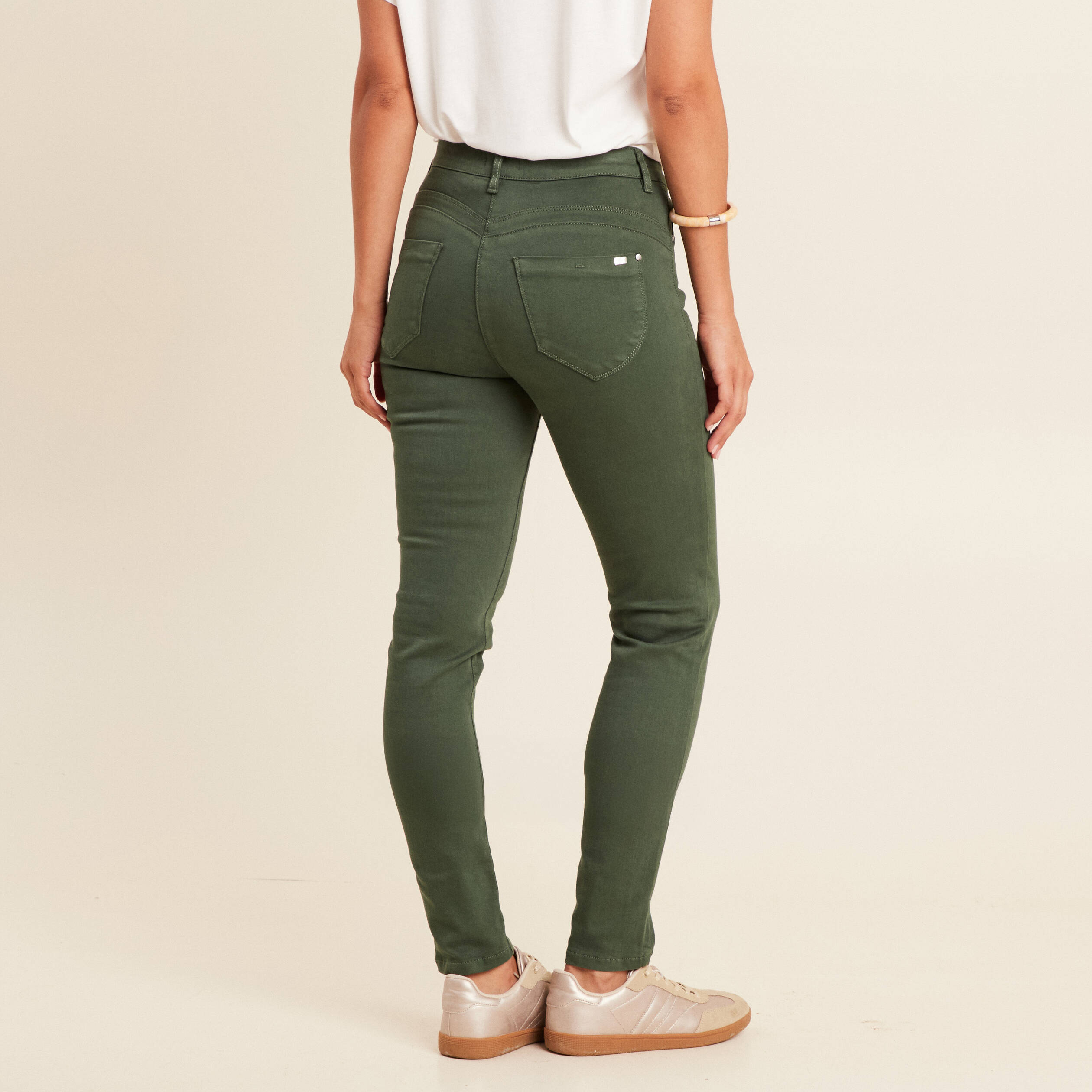 Jean magique L'Unique coupe ajust&eacute;e vert bouteille femme