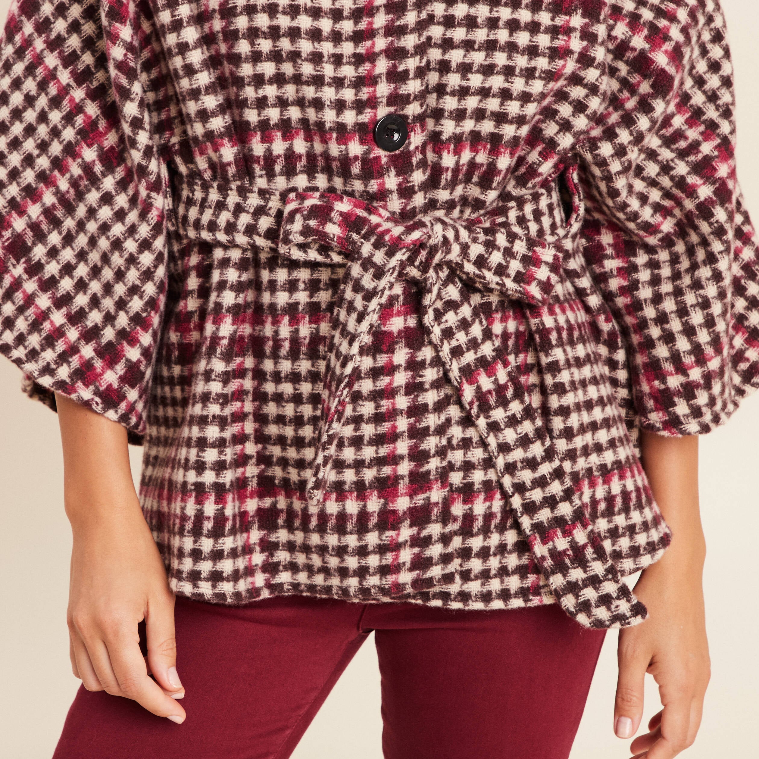 Poncho ceintur&eacute; boutonn&eacute; bordeaux femme