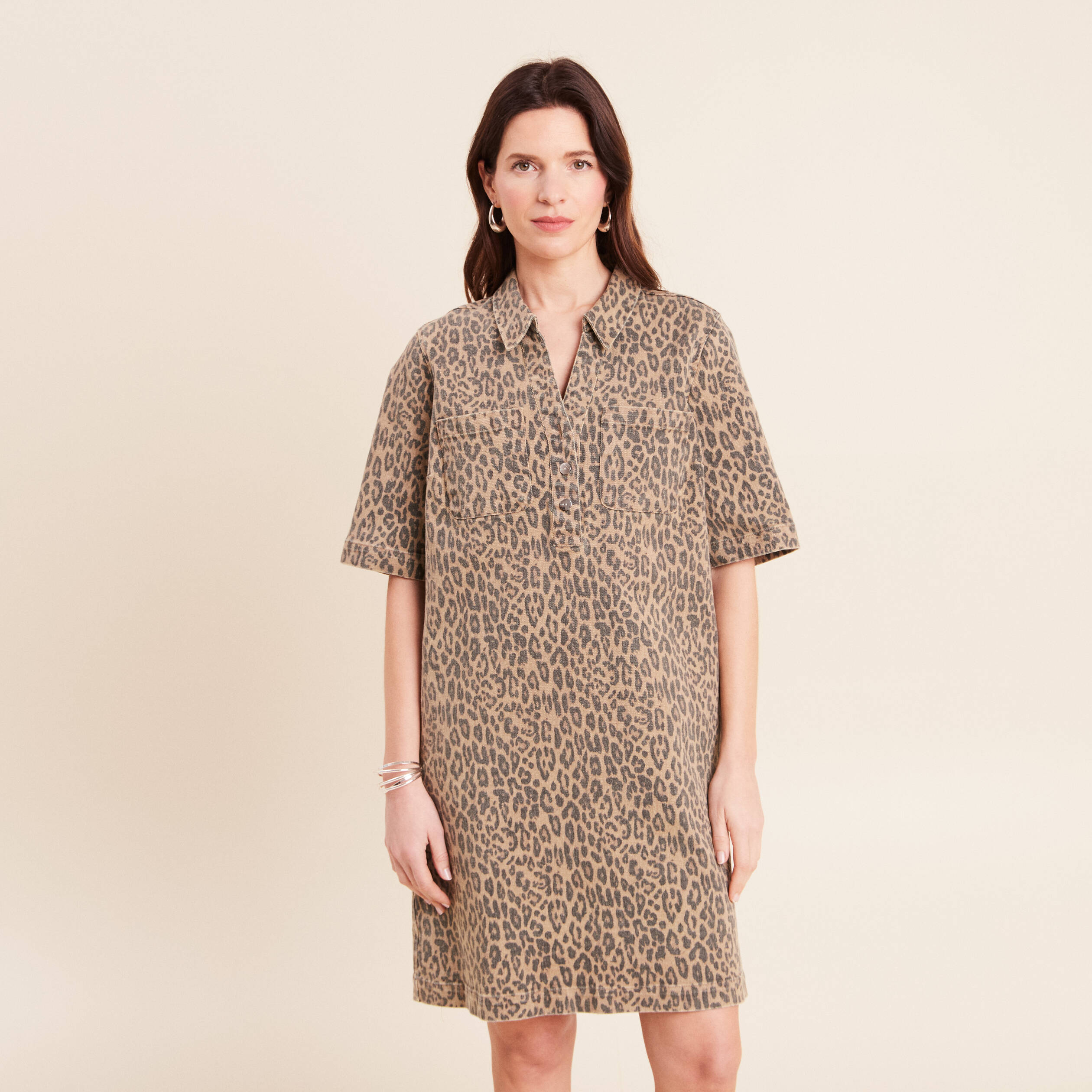 Robe courte droite imprim&eacute;e l&eacute;opard marron femme