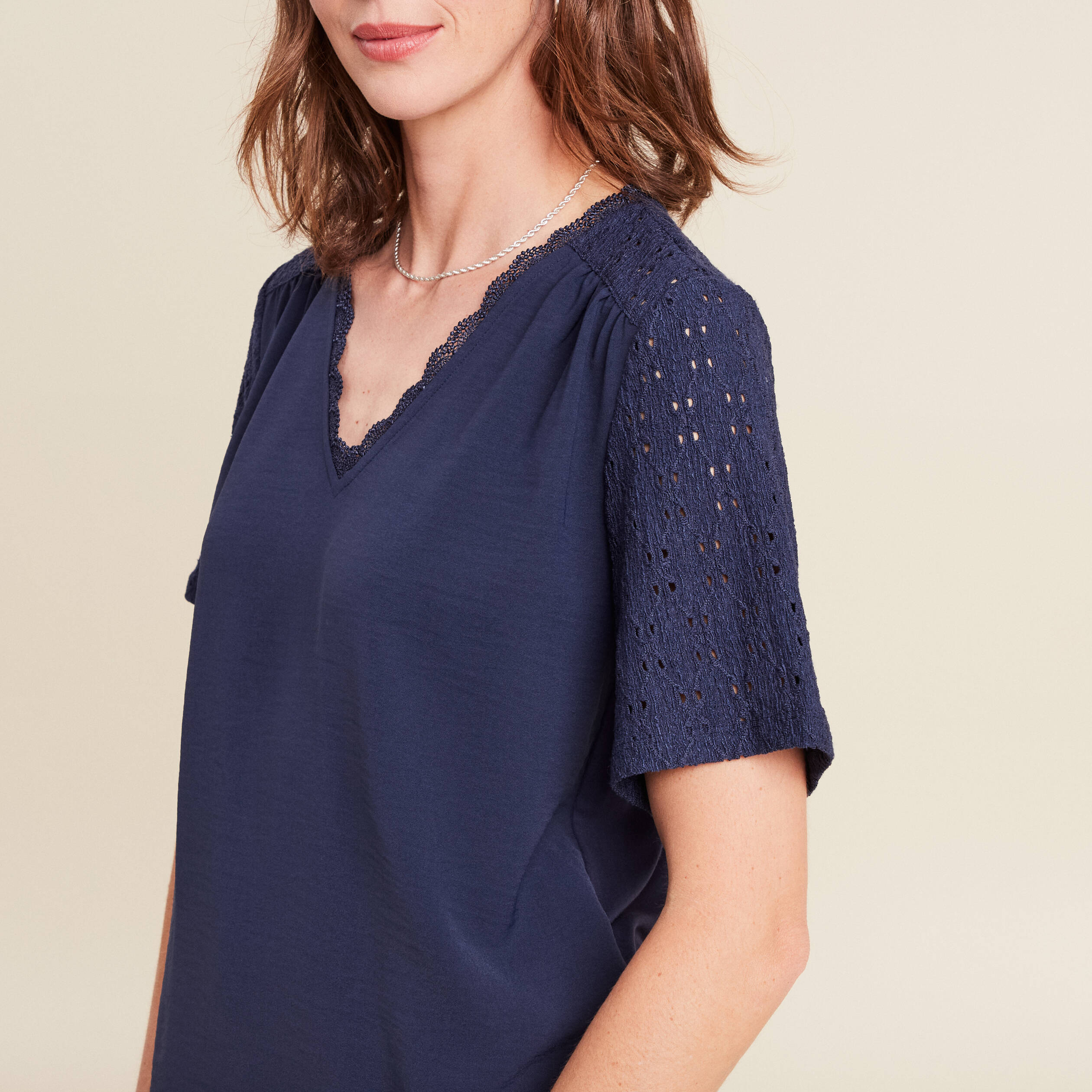 blouse col v manches courtes bleu marine femme Blouse col V manches courtes bleu marine femme