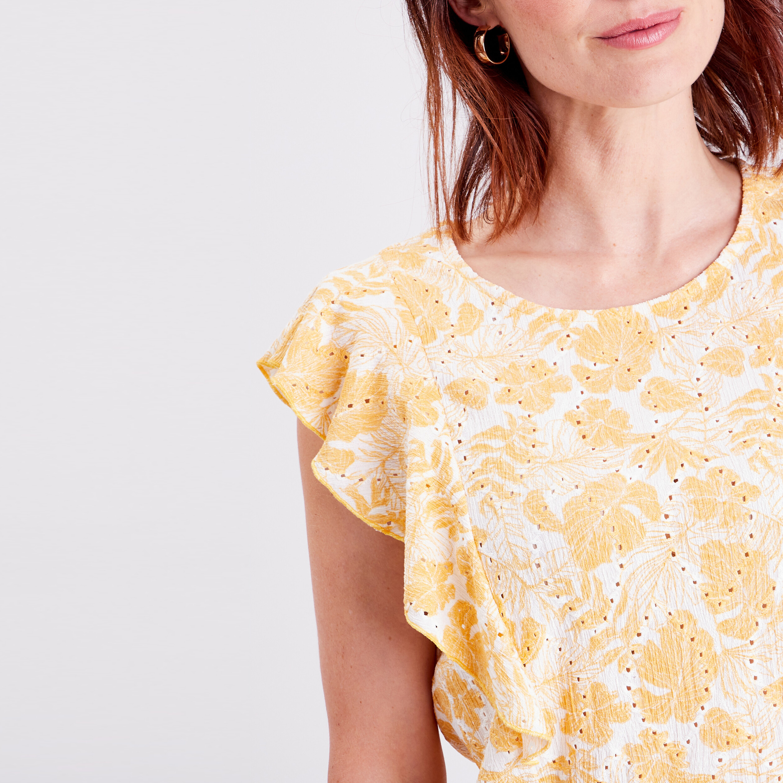 T-shirt manches courtes ajour&eacute; jaune moutarde femme