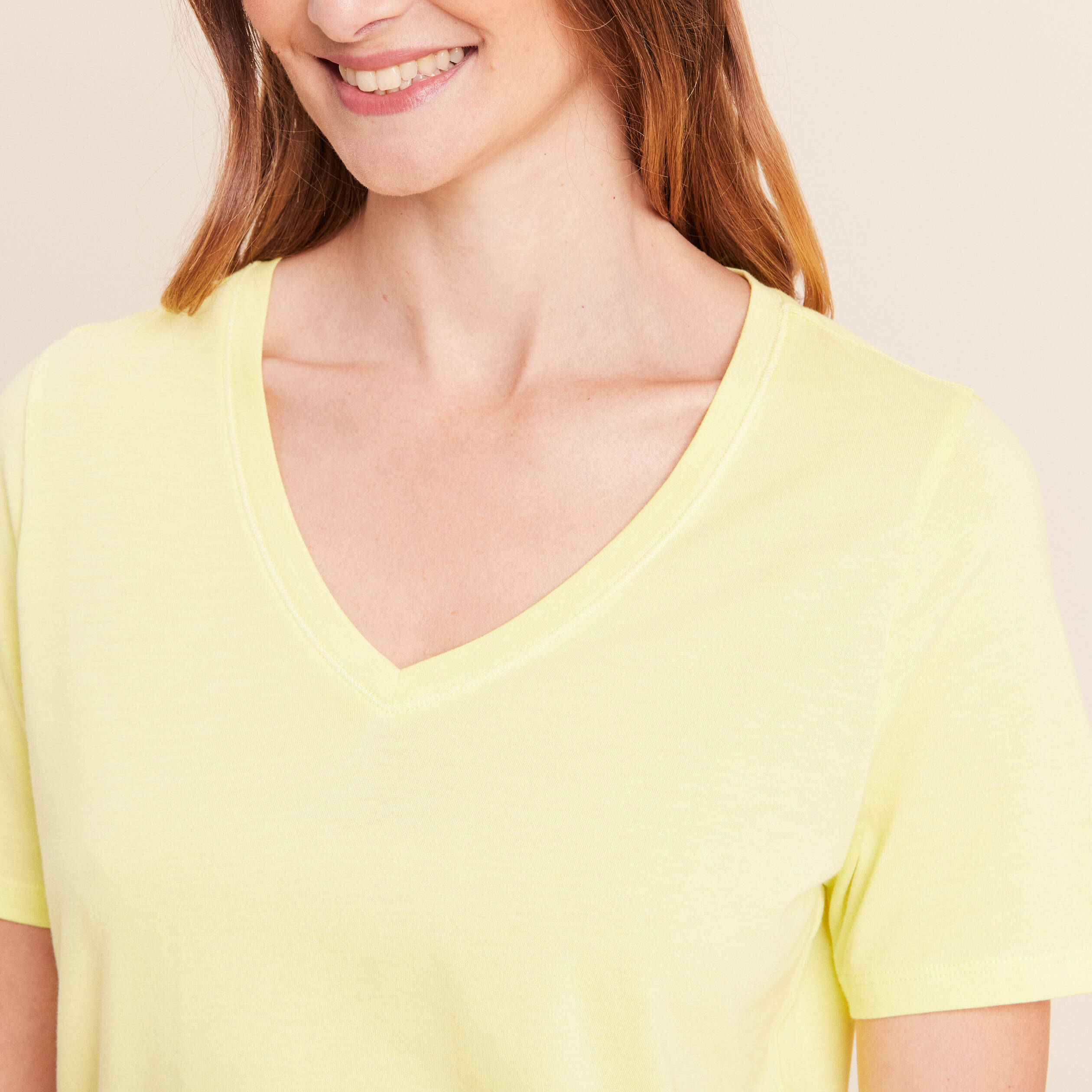 T-shirt col v manches courtes jaune clair femme