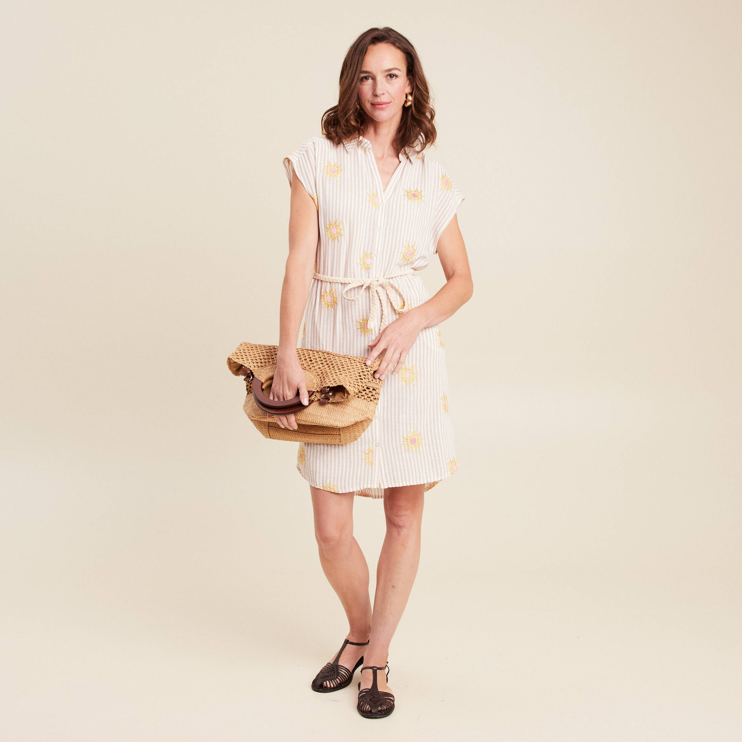robe courte evasee col chemise ceinturee rose femme Robe courte évasée col chemise ceinturée rose femme