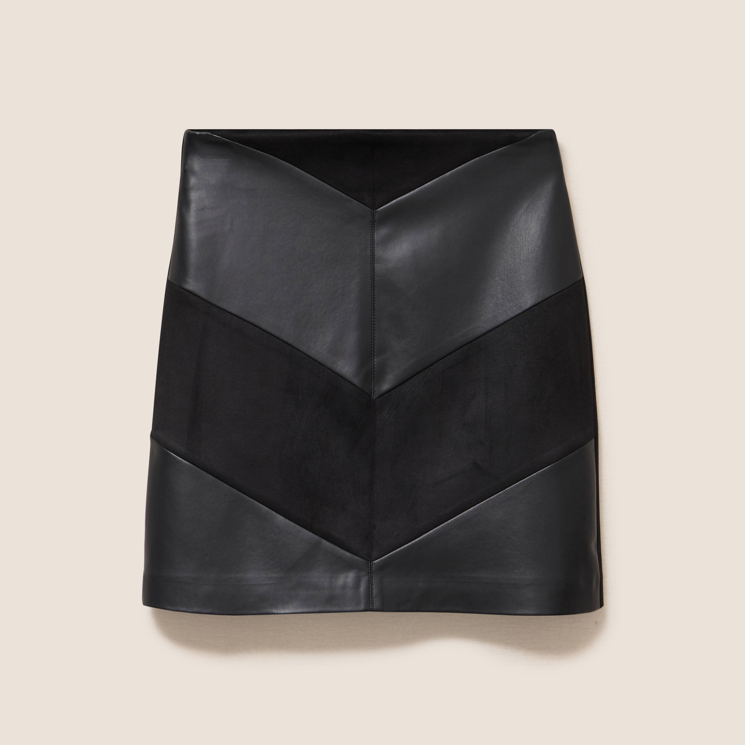 Jupe trap&egrave;ze courte aspect daim doubl&eacute;e noir femme