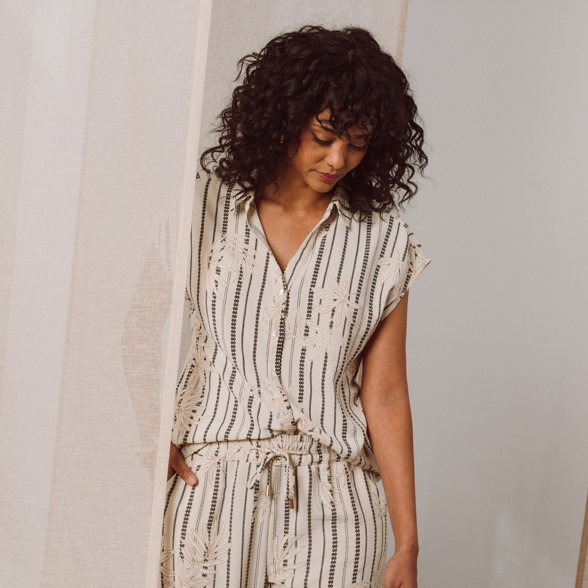 Chemise col chemise manches courtes noir femme