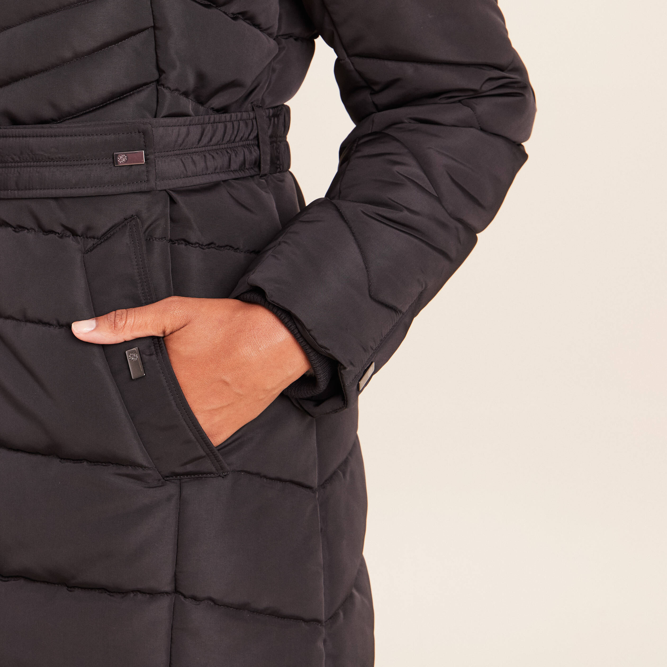 Doudoune cintr&eacute;e &agrave; capuche doubl&eacute;e noir femme