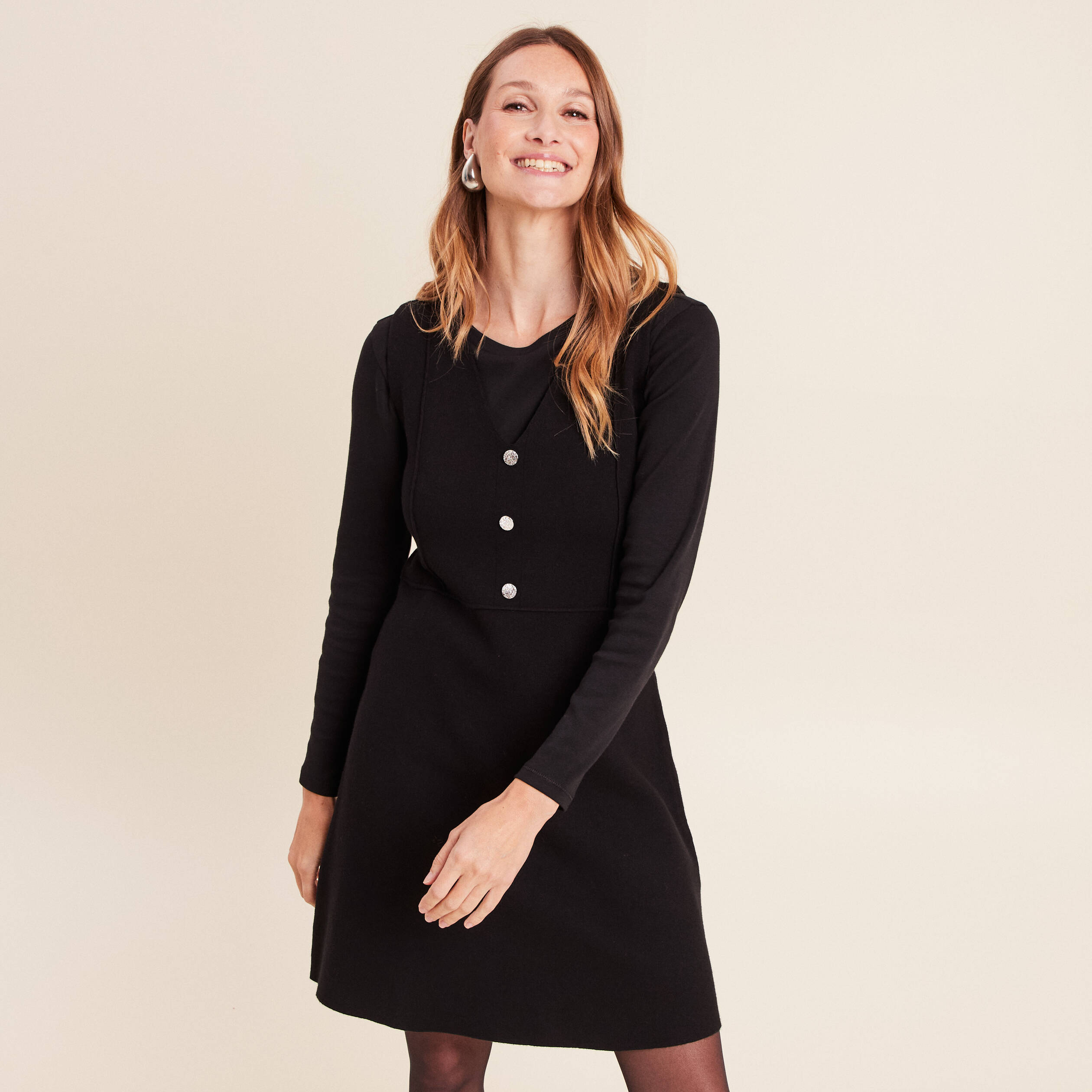 Robe longue noire sans manches à empiècements en dentelle et col en V - Boutique de Mode Bohème Chic, Indie et Romantique