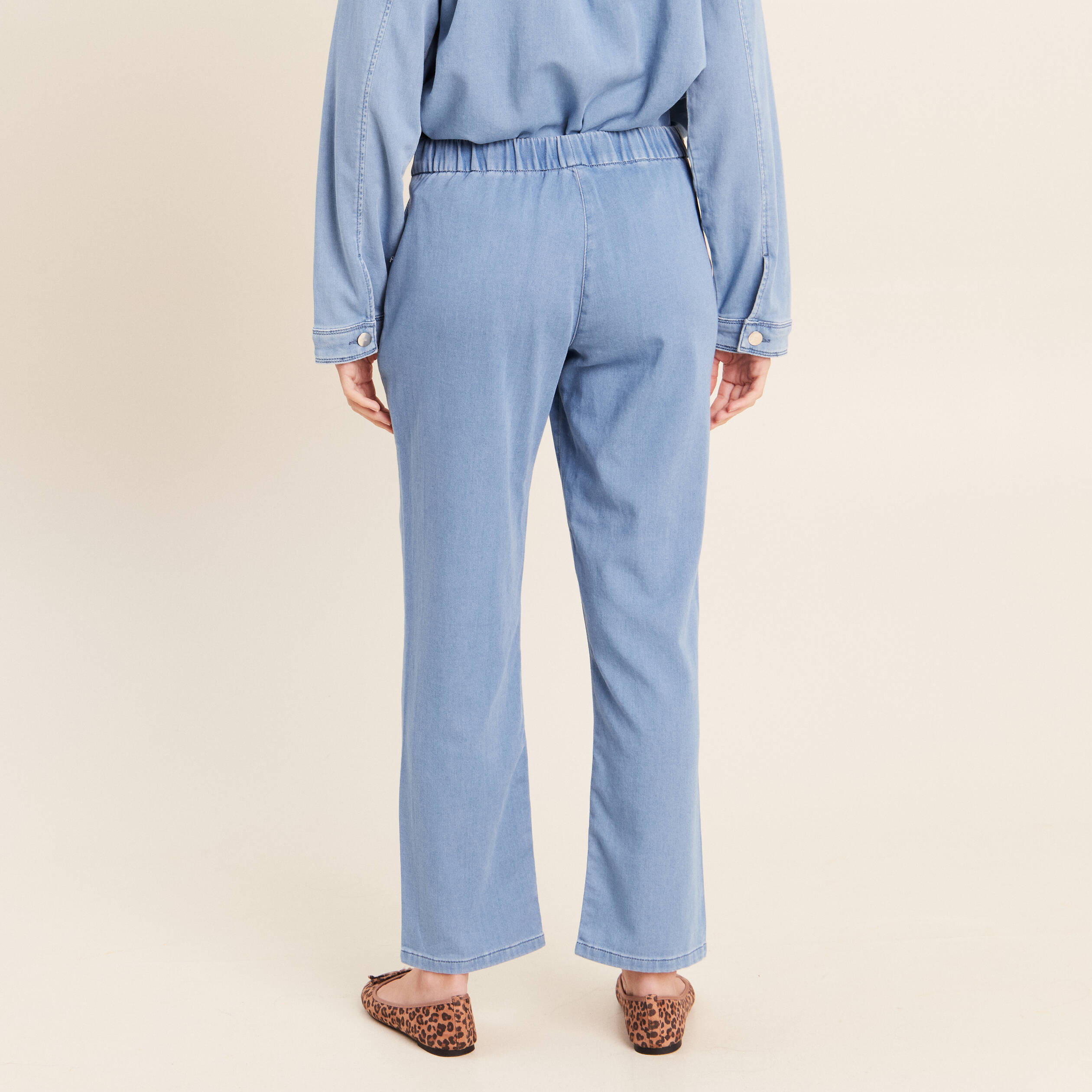 Jogging large 7/8&egrave;me en maille denim bleach femme