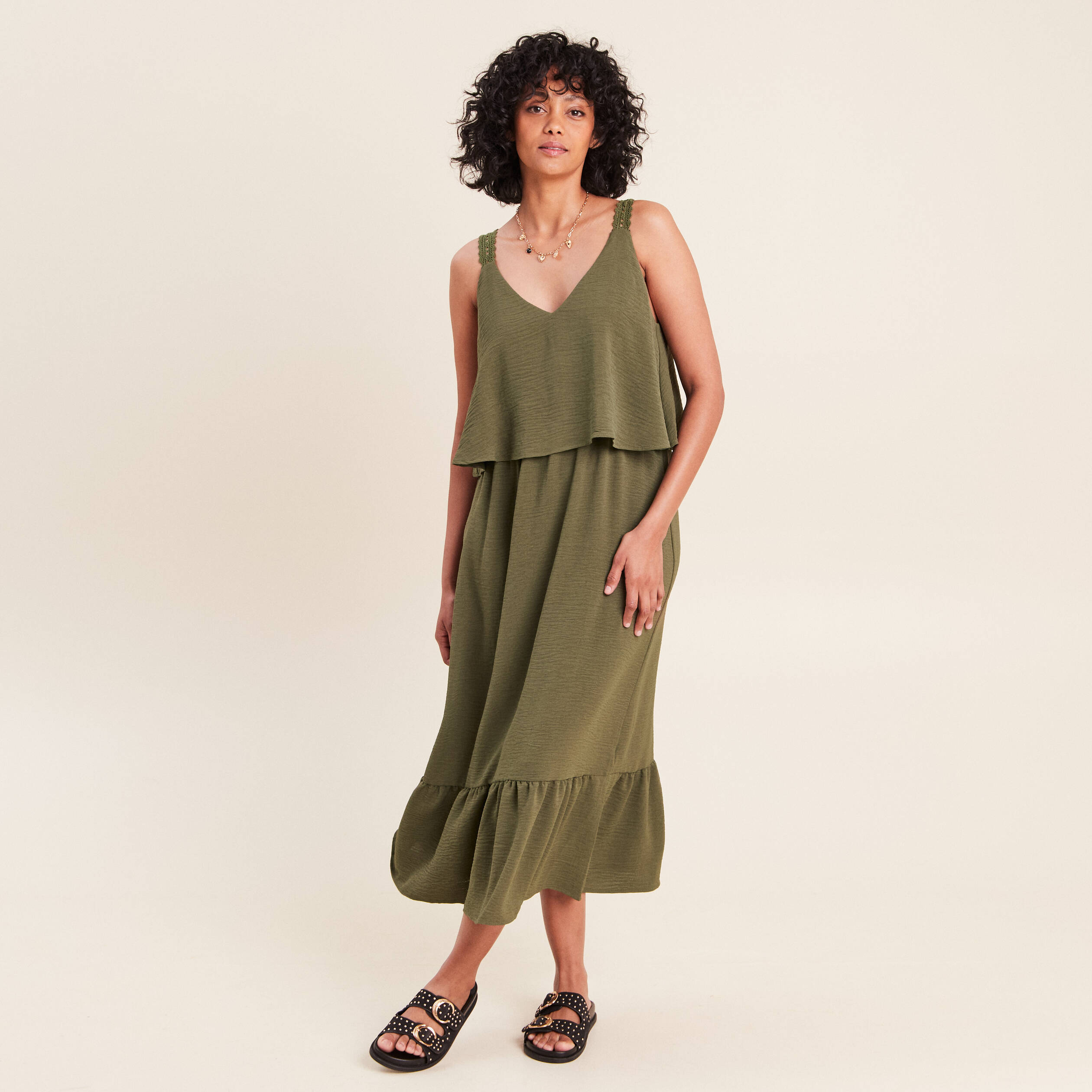 Robe fluide &eacute;vas&eacute;e &agrave; fines bretelles vert kaki femme