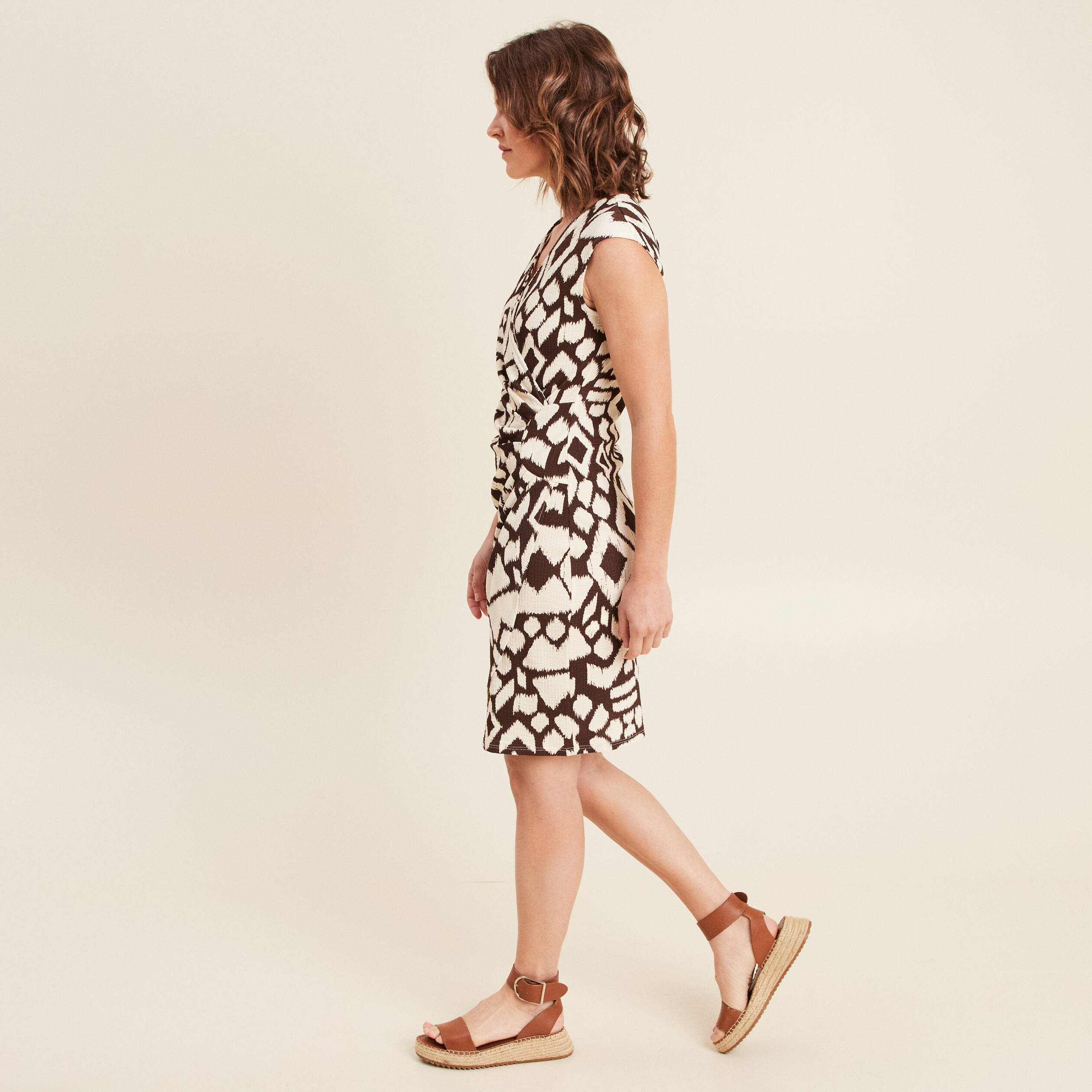 Robe ajustée courte marron femme