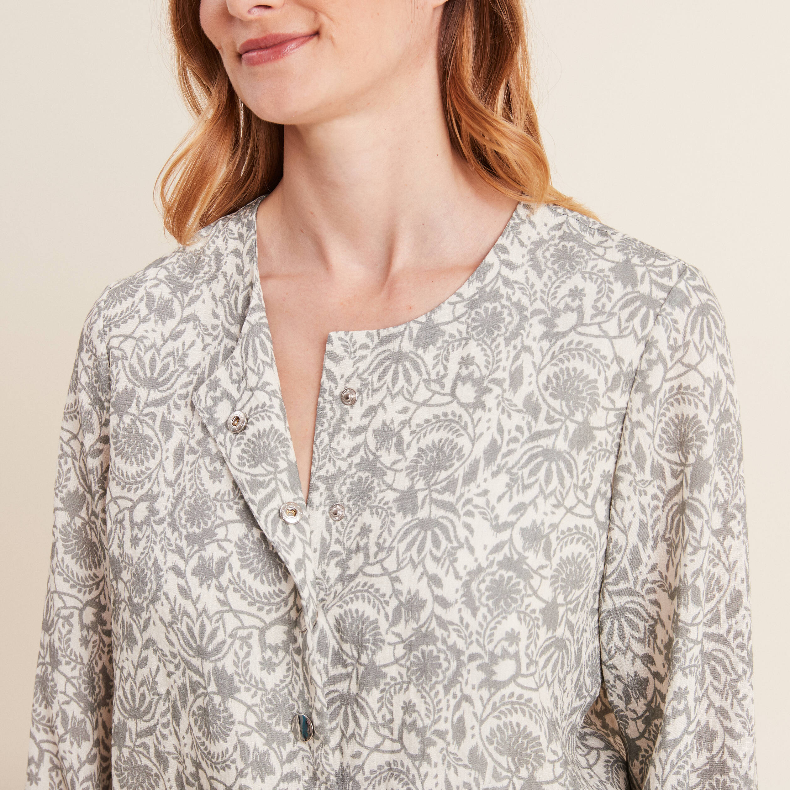 Veste droite boutonnée vert olive femme