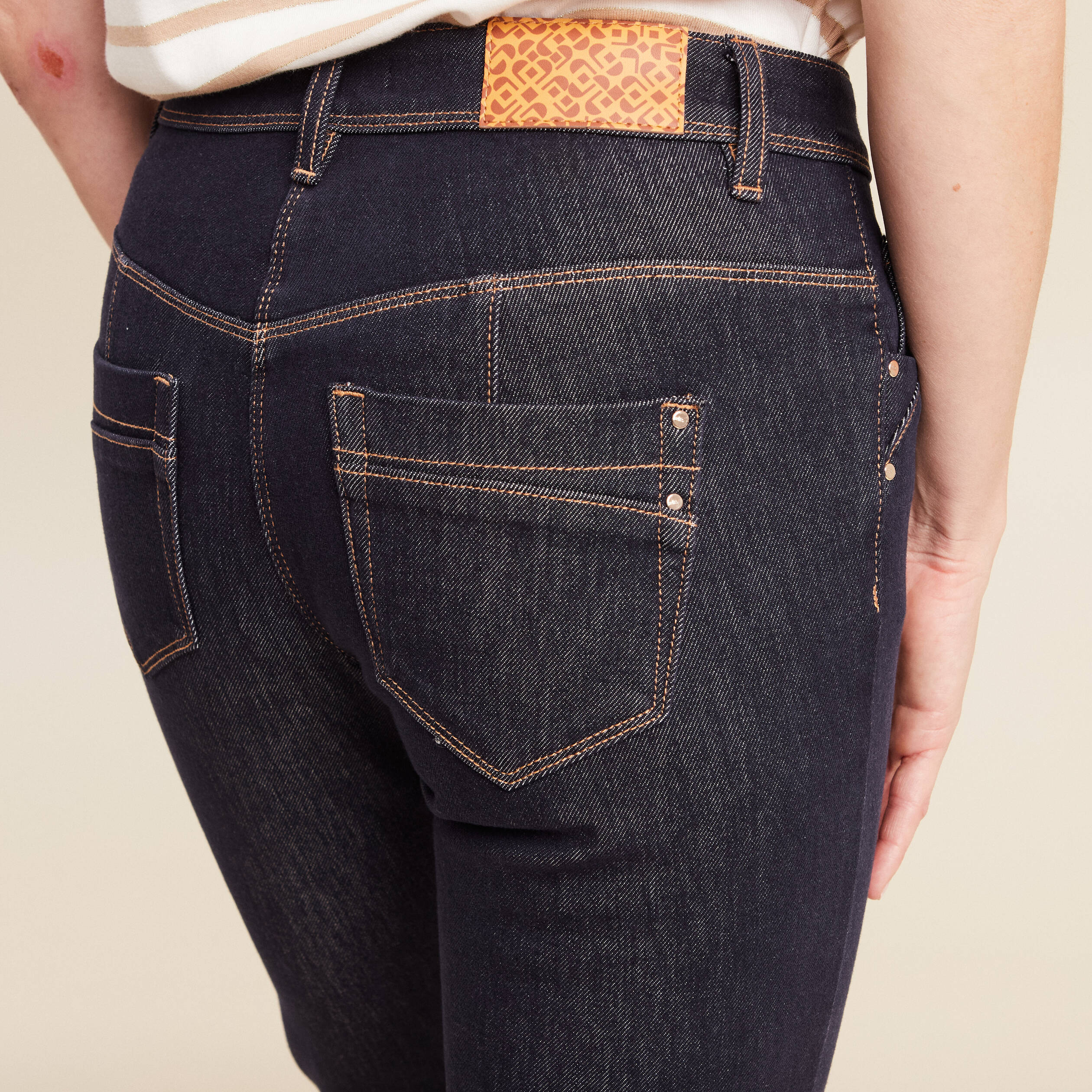 Jean ajusté taille standard denim brut femme