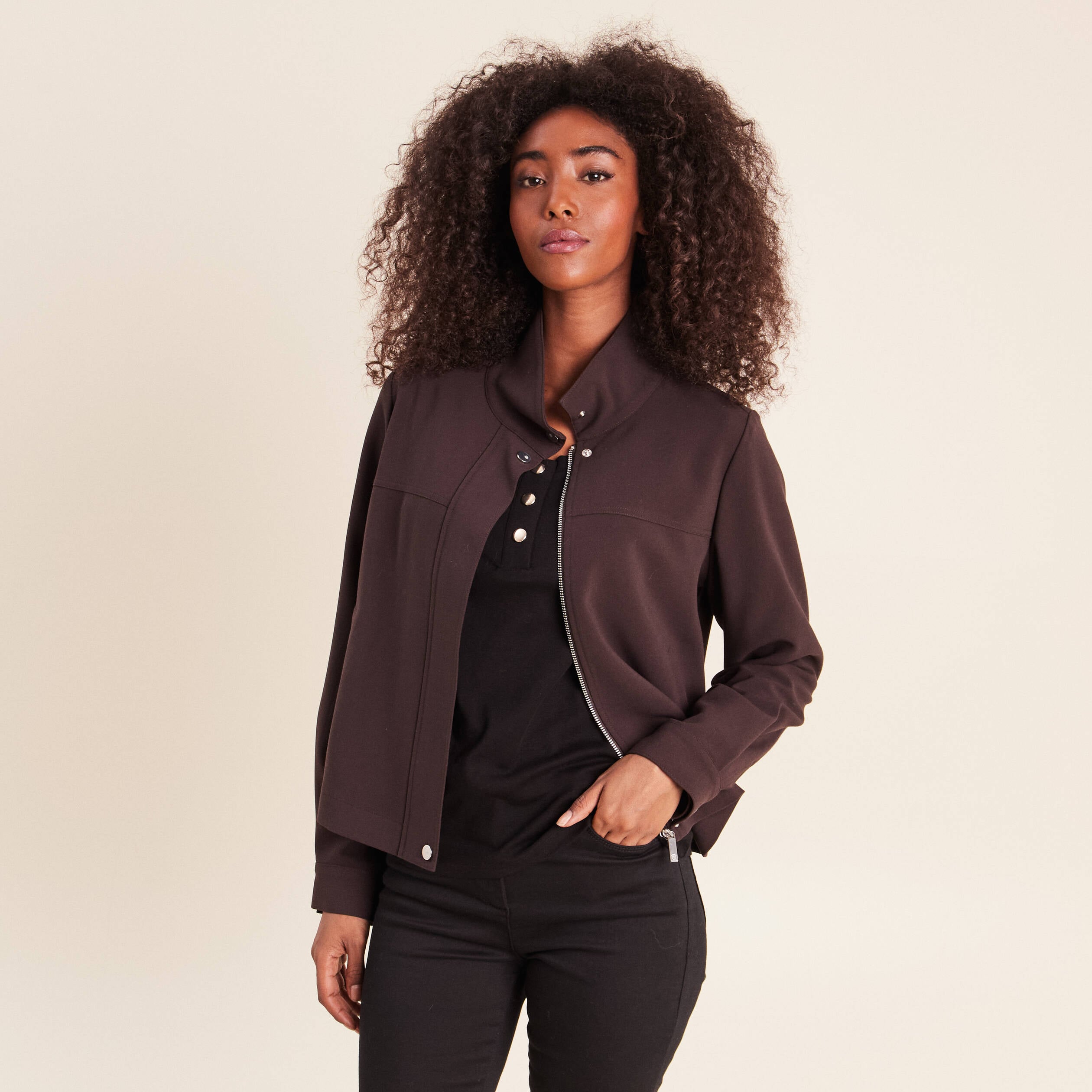 Veste ample courte col montant marron fonc&eacute; femme