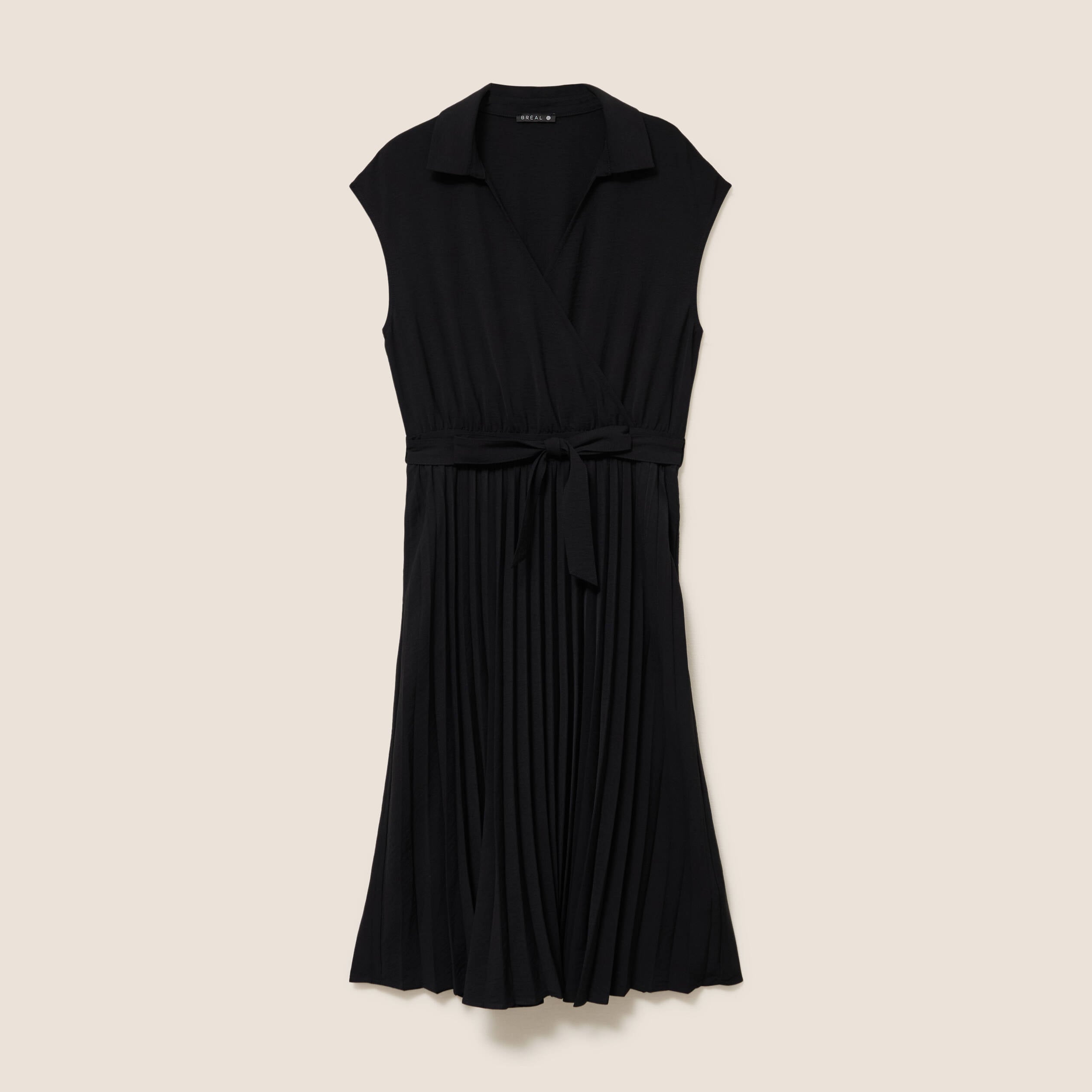 Robe &eacute;vas&eacute;e genou manches tr&egrave;s courtes noir femme