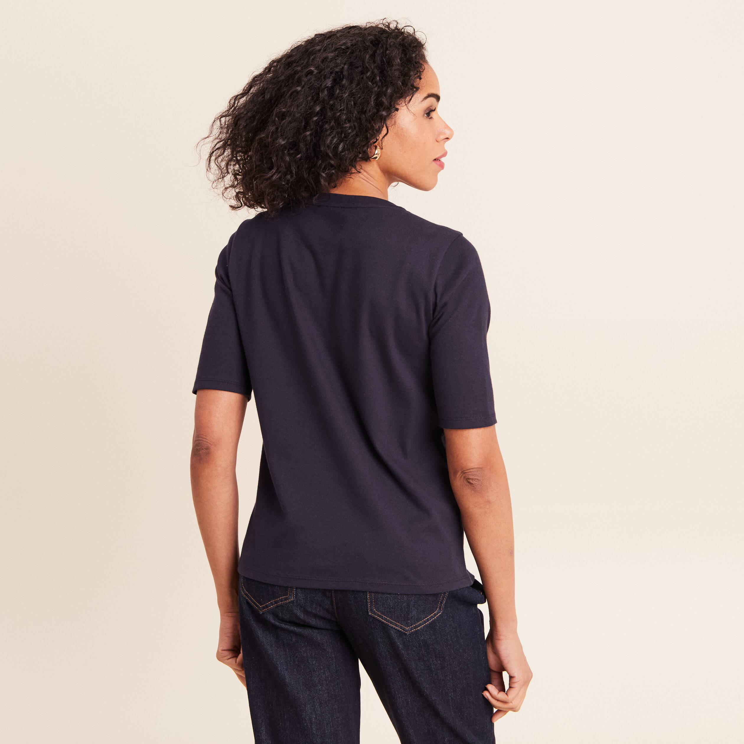 T-shirt ajust&eacute; col rond manches coudes bleu fonc&eacute; femme