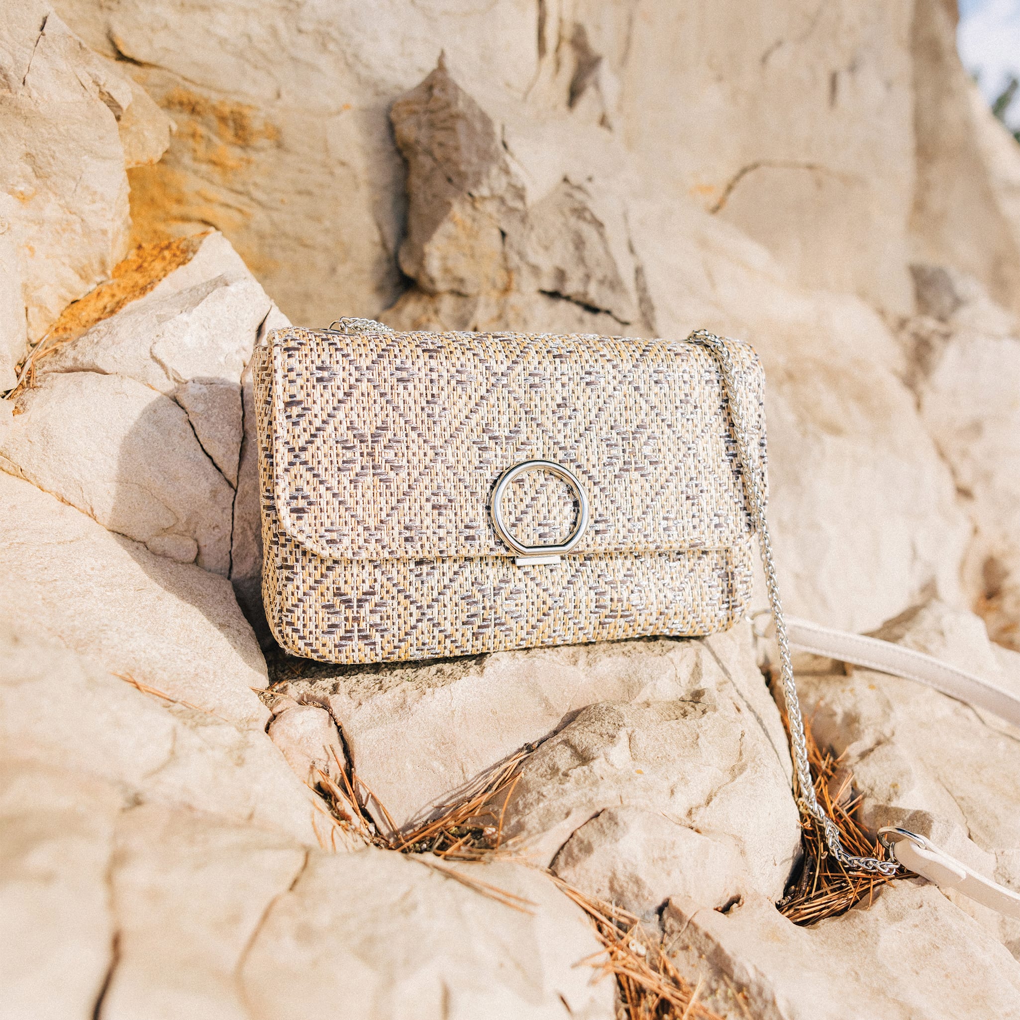 Sac tressé raphia couleur argent femme