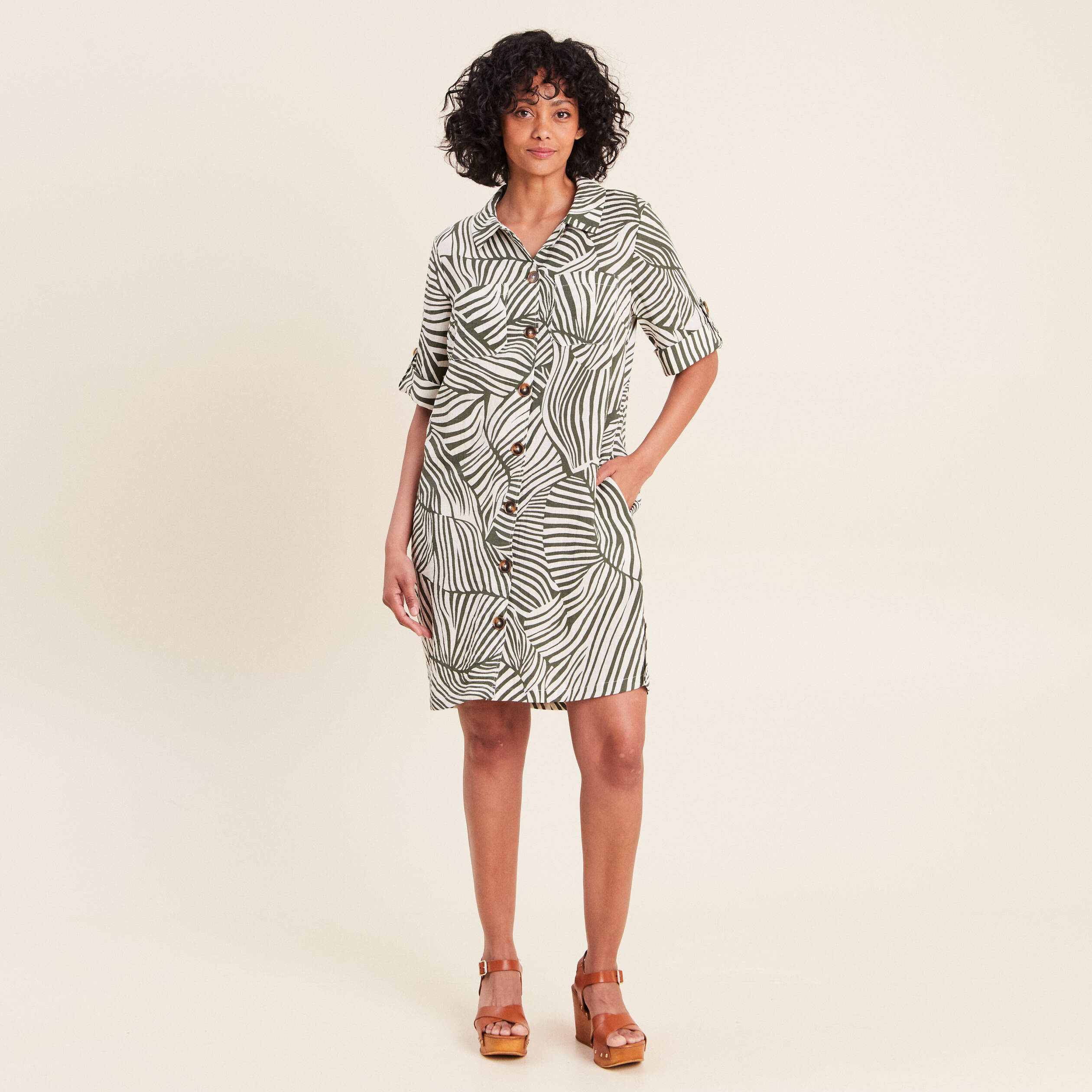 Robe droite courte manches courtes noir femme